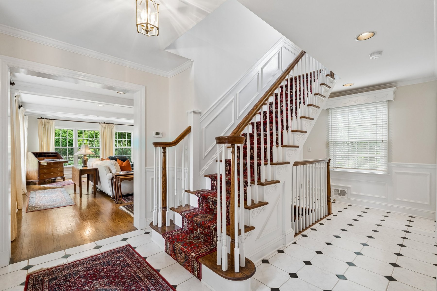  Colonial Offers Exceptional Quality and Workmanship Along With a Garden Oasis - 物件實景