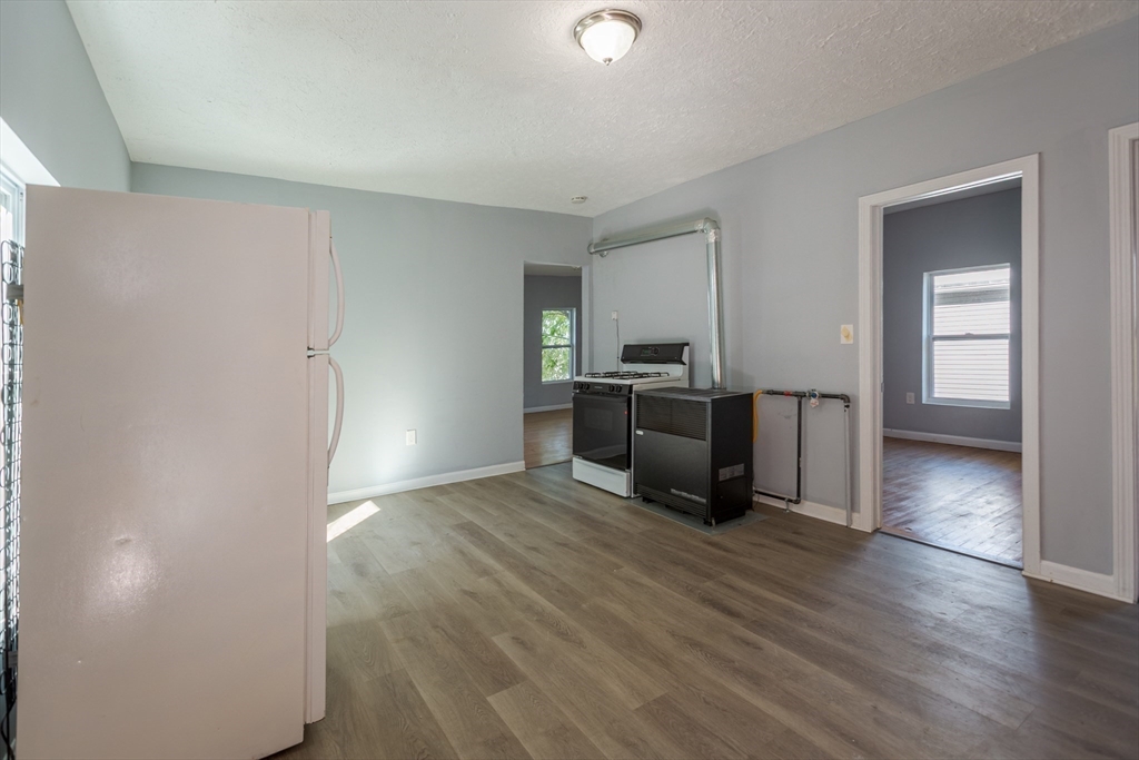 Worcester, Massachusetts, 01604, United States, 8 Bedrooms Bedrooms, ,4 BathroomsBathrooms,Residential,For Sale,1981131