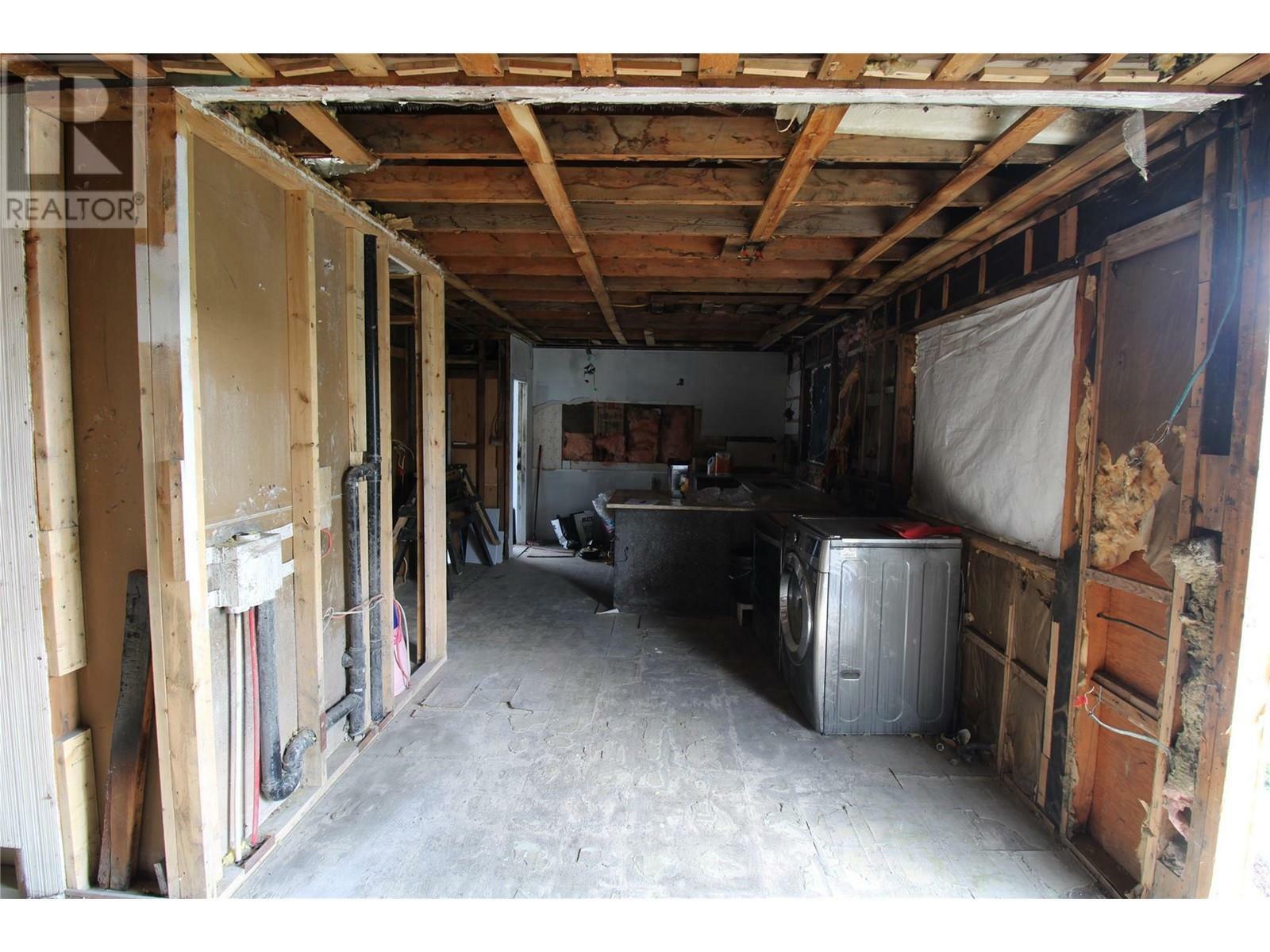 KAMLOOPS, British Columbia, V2B 5M7, CA, 5 Bedrooms Bedrooms, ,2 BathroomsBathrooms,Residential,For Sale,1837638