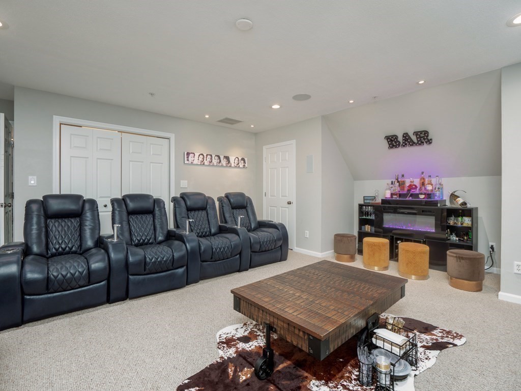 Walpole, Massachusetts, 02081, United States, 5 Bedrooms Bedrooms, ,3 BathroomsBathrooms,Residential,For Sale,1830559