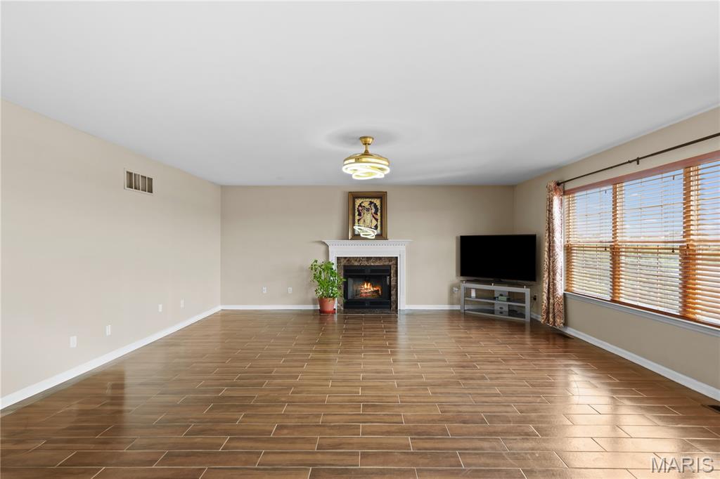 Arnold, Missouri, 63010, United States, 5 Bedrooms Bedrooms, ,4 BathroomsBathrooms,Residential,For Sale,1876130