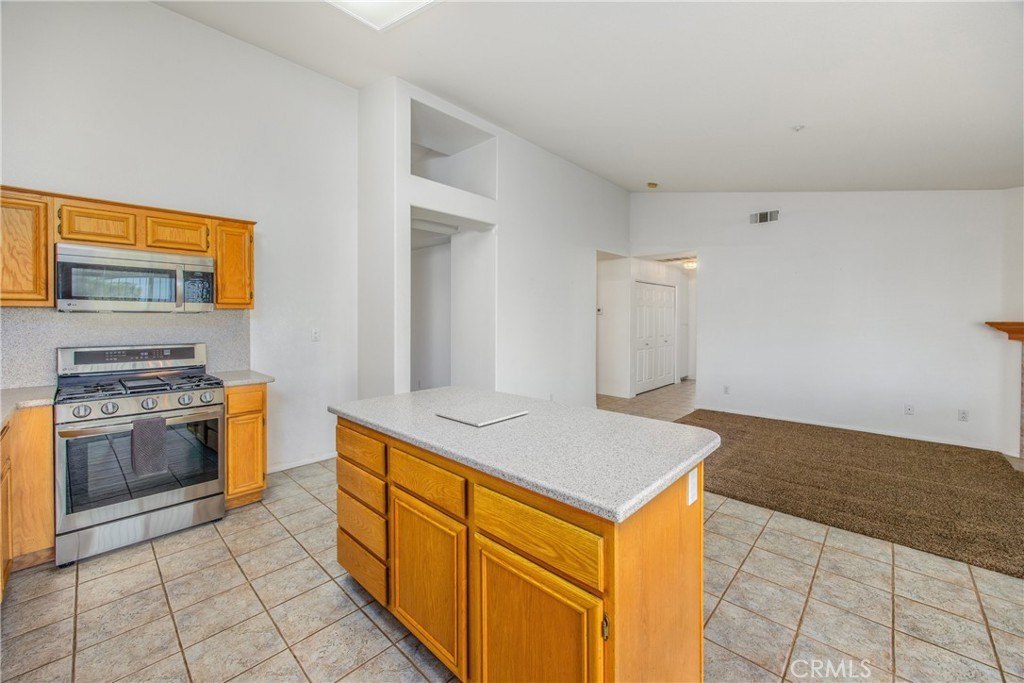 Highland, California, 92346, United States, 3 Bedrooms Bedrooms, ,2 BathroomsBathrooms,Residential,For Sale,1944789