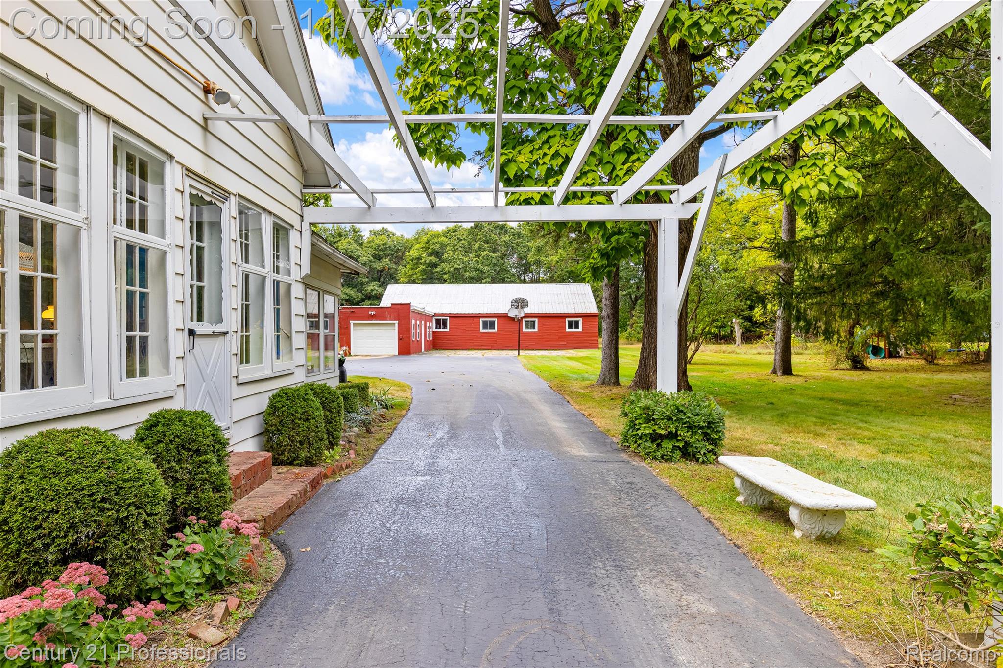 Clarkston, Michigan, 48348, United States, 4 Bedrooms Bedrooms, ,2 BathroomsBathrooms,Residential,For Sale,1987111