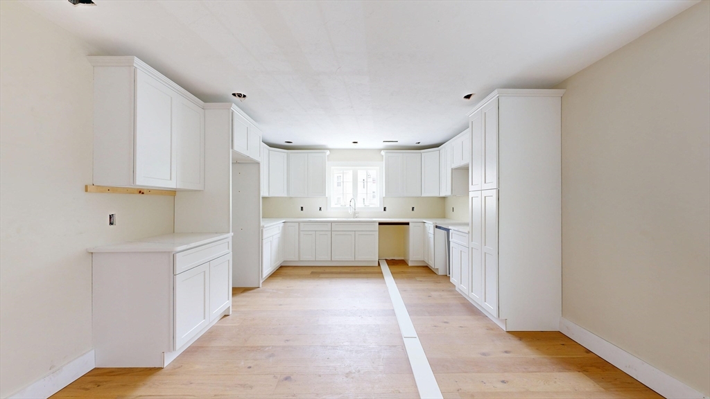 Worcester, Massachusetts, 01606, United States, 2 Bedrooms Bedrooms, ,2 BathroomsBathrooms,Residential,For Sale,1876220