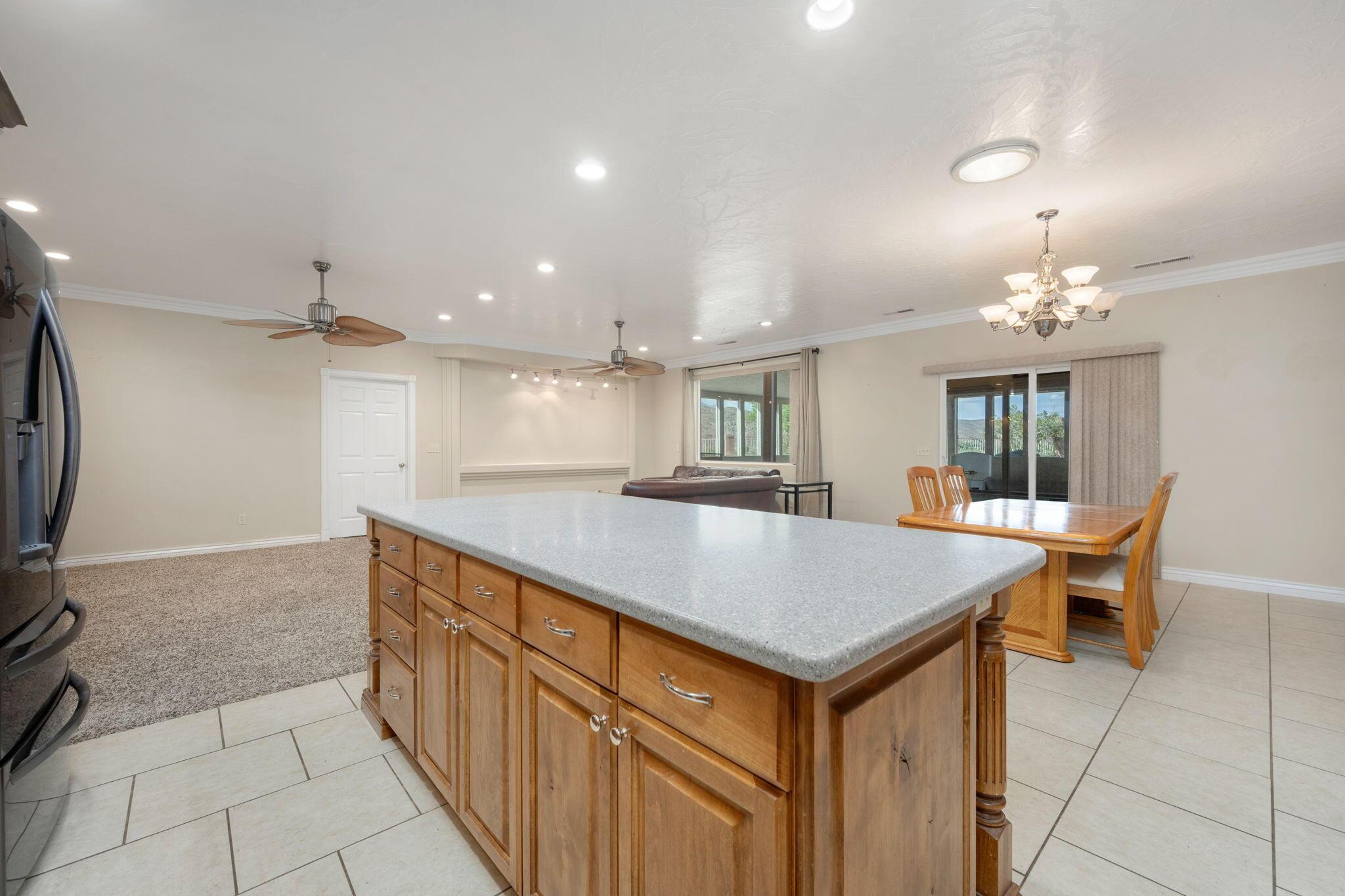 Hurricane, Utah, 84737, United States, 2 Bedrooms Bedrooms, ,3 BathroomsBathrooms,Residential,For Sale,1842468