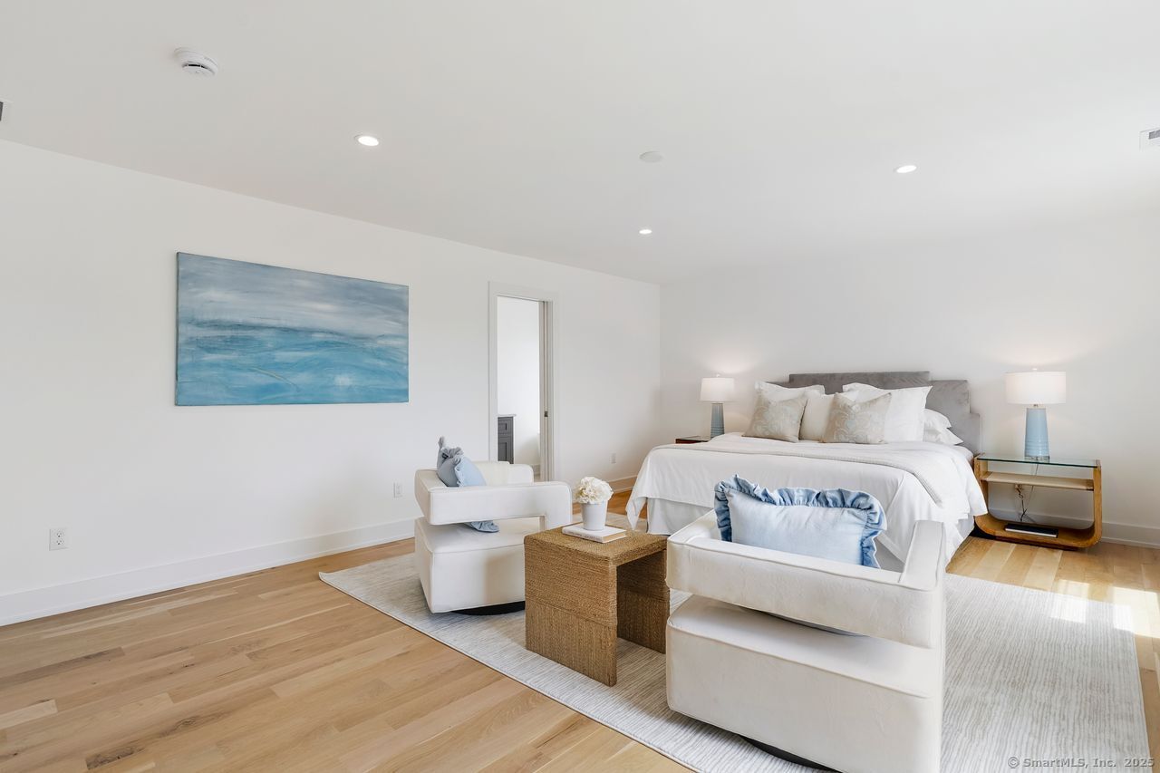 Fairfield, Connecticut, 06824, United States, 4 Bedrooms Bedrooms, ,6 BathroomsBathrooms,Residential,For Sale,1994356