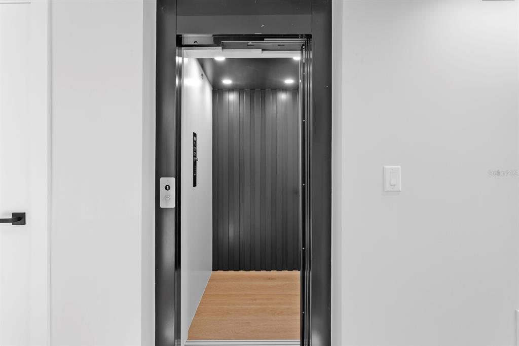 Indian Rocks Beach, Florida, 33785, United States, 8 Bedrooms Bedrooms, ,11 BathroomsBathrooms,Residential,For Sale,1997282