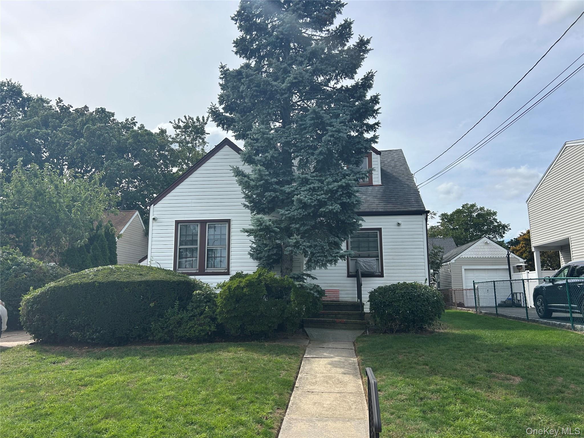 Lorraine St, North Bellmore, NY 11710