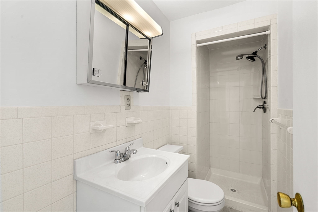 Wakefield, Massachusetts, 01880, United States, 4 Bedrooms Bedrooms, ,2 BathroomsBathrooms,Residential,For Sale,1947079