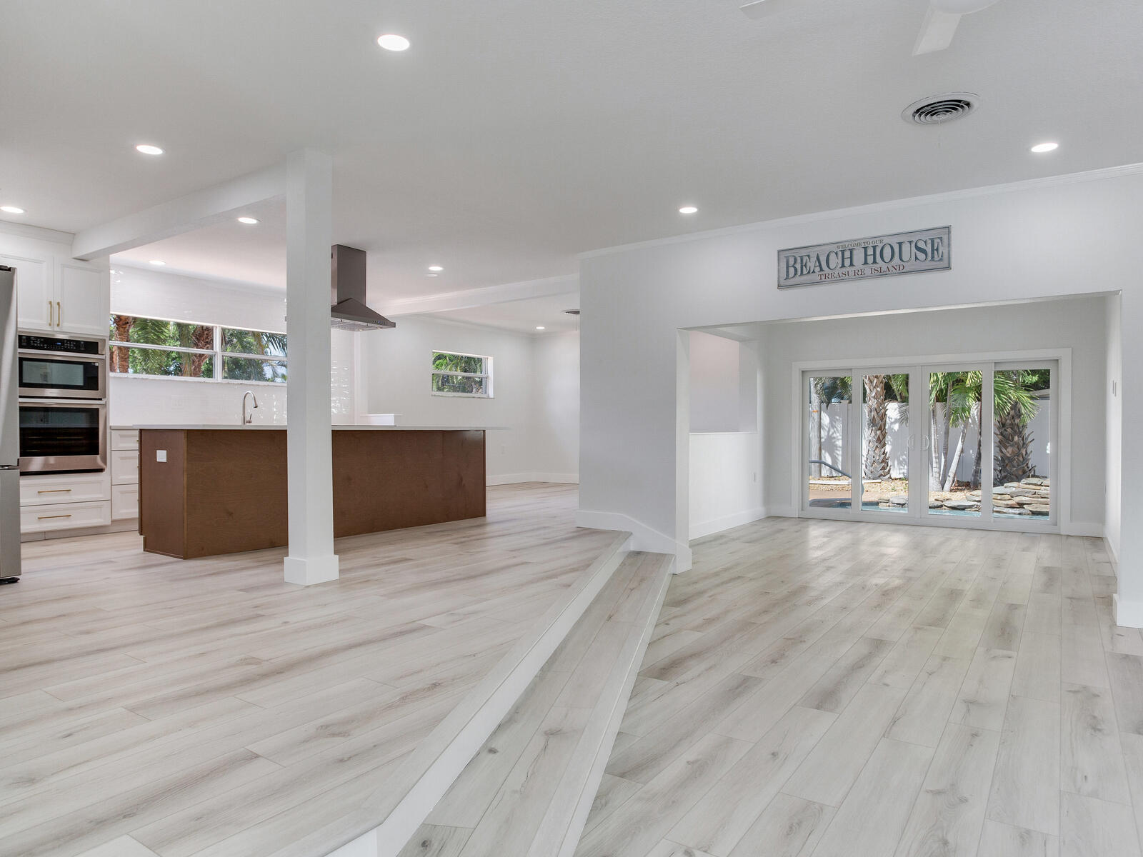 Treasure Island, Florida, 33706, United States, 3 Bedrooms Bedrooms, ,2 BathroomsBathrooms,Residential,For Sale,1981949