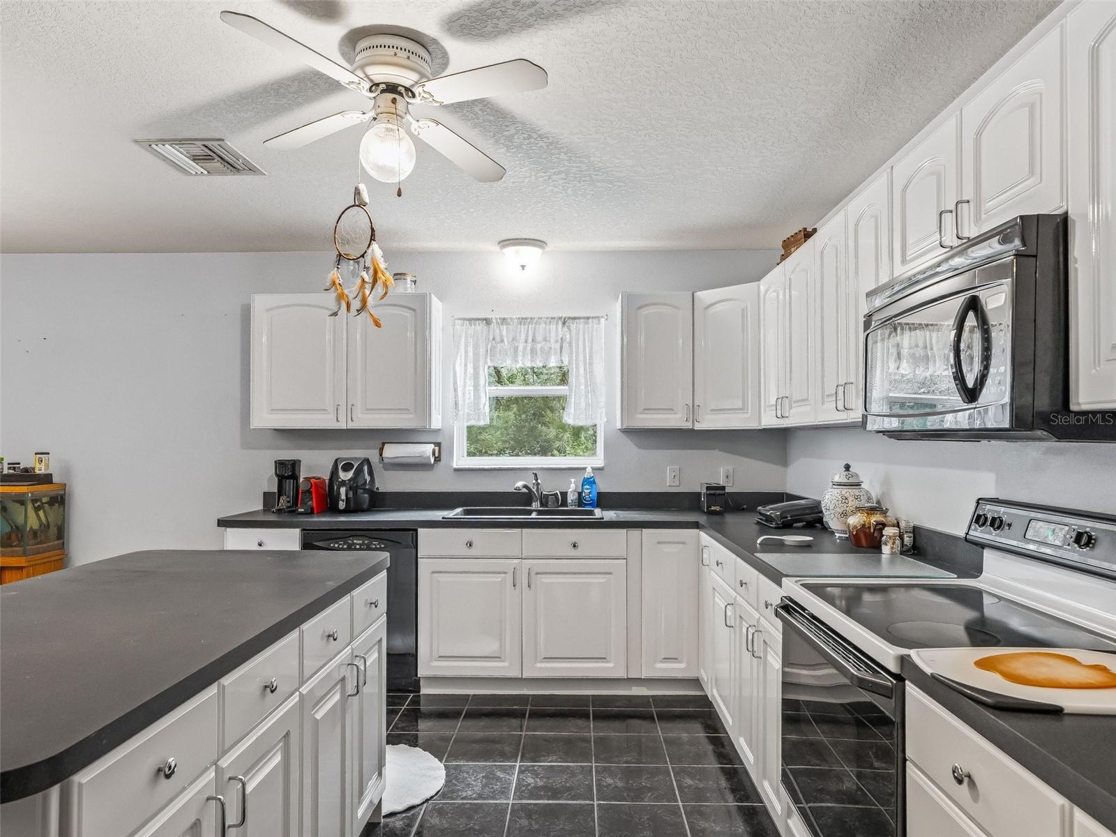 Bushnell, Florida, 33513, United States, 2 Bedrooms Bedrooms, ,2 BathroomsBathrooms,Residential,For Sale,1927706