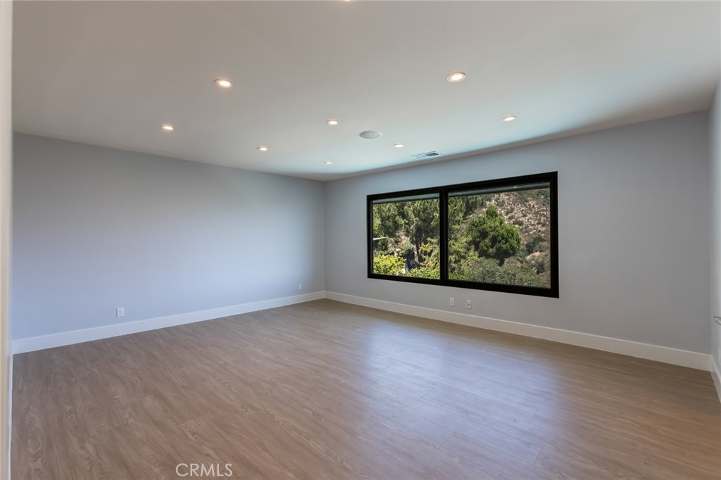 Glendale, California, 91207, United States, 4 Bedrooms Bedrooms, ,5 BathroomsBathrooms,Residential,For Sale,1934698