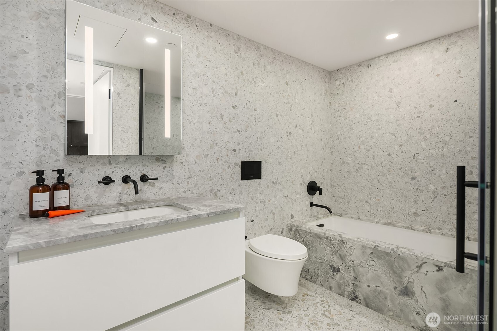 Seattle, Washington, 98101, United States, 1 Bedroom Bedrooms, ,1 BathroomBathrooms,Residential,For Sale,1873895