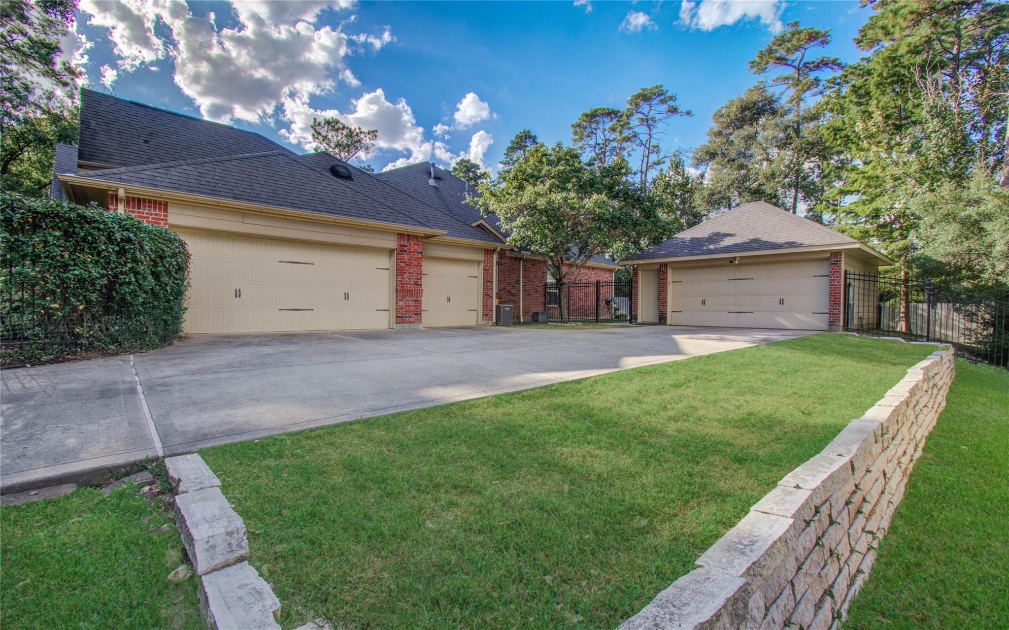 Conroe, Texas, 77302, United States, 4 Bedrooms Bedrooms, ,4 BathroomsBathrooms,Residential,For Sale,1982610