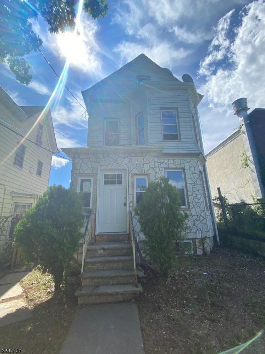 Paterson City, New Jersey, 07522, United States, 6 Bedrooms Bedrooms, ,4 BathroomsBathrooms,Residential,For Sale,1994227