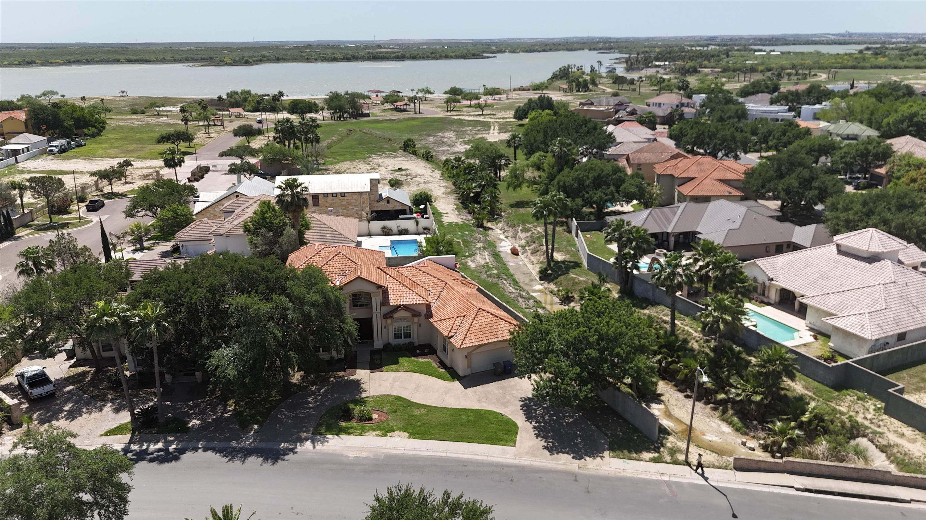 Laredo, Texas, 78041, United States, 4 Bedrooms Bedrooms, ,5 BathroomsBathrooms,Residential,For Sale,1787363