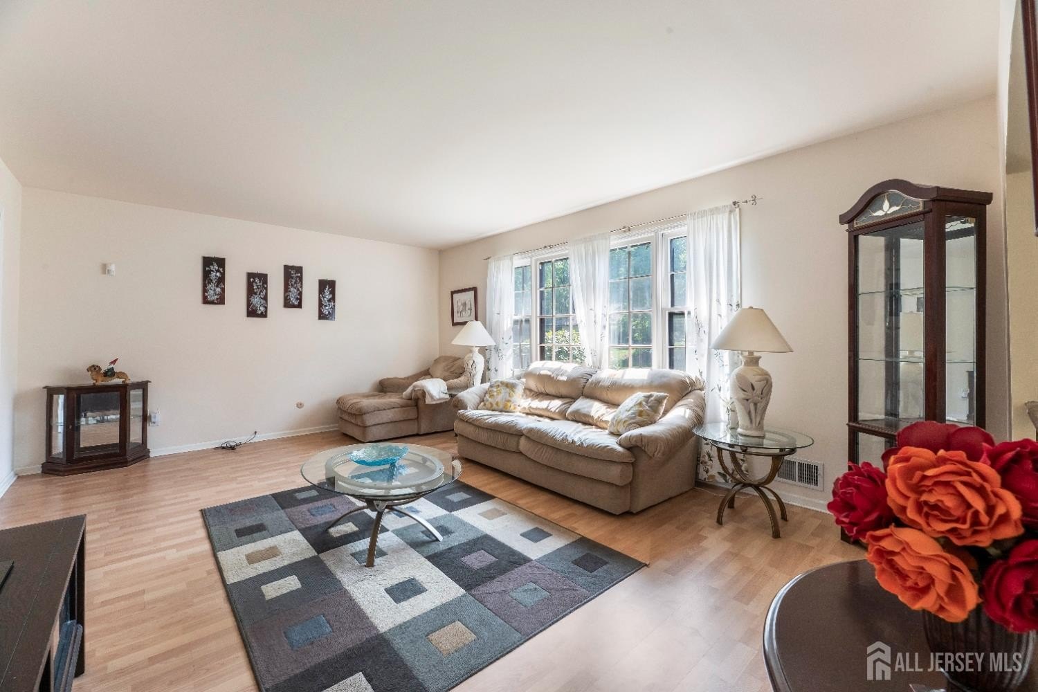 Edison, New Jersey, 08820, United States, 4 Bedrooms Bedrooms, ,3 BathroomsBathrooms,Residential,For Sale,1908022