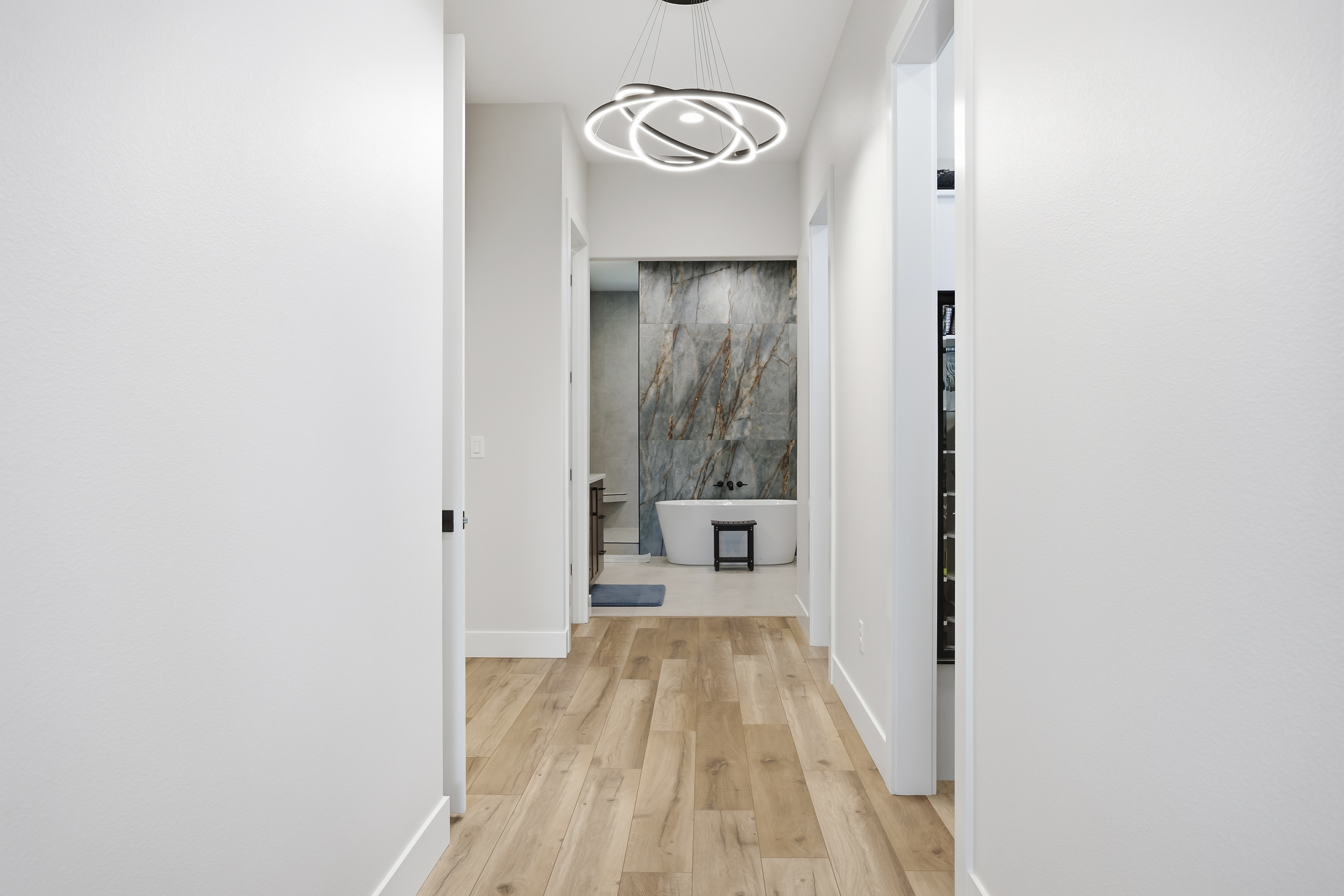  Discover This Stunning Resale Prodigy Homes Aria Basement Model - 物件實景