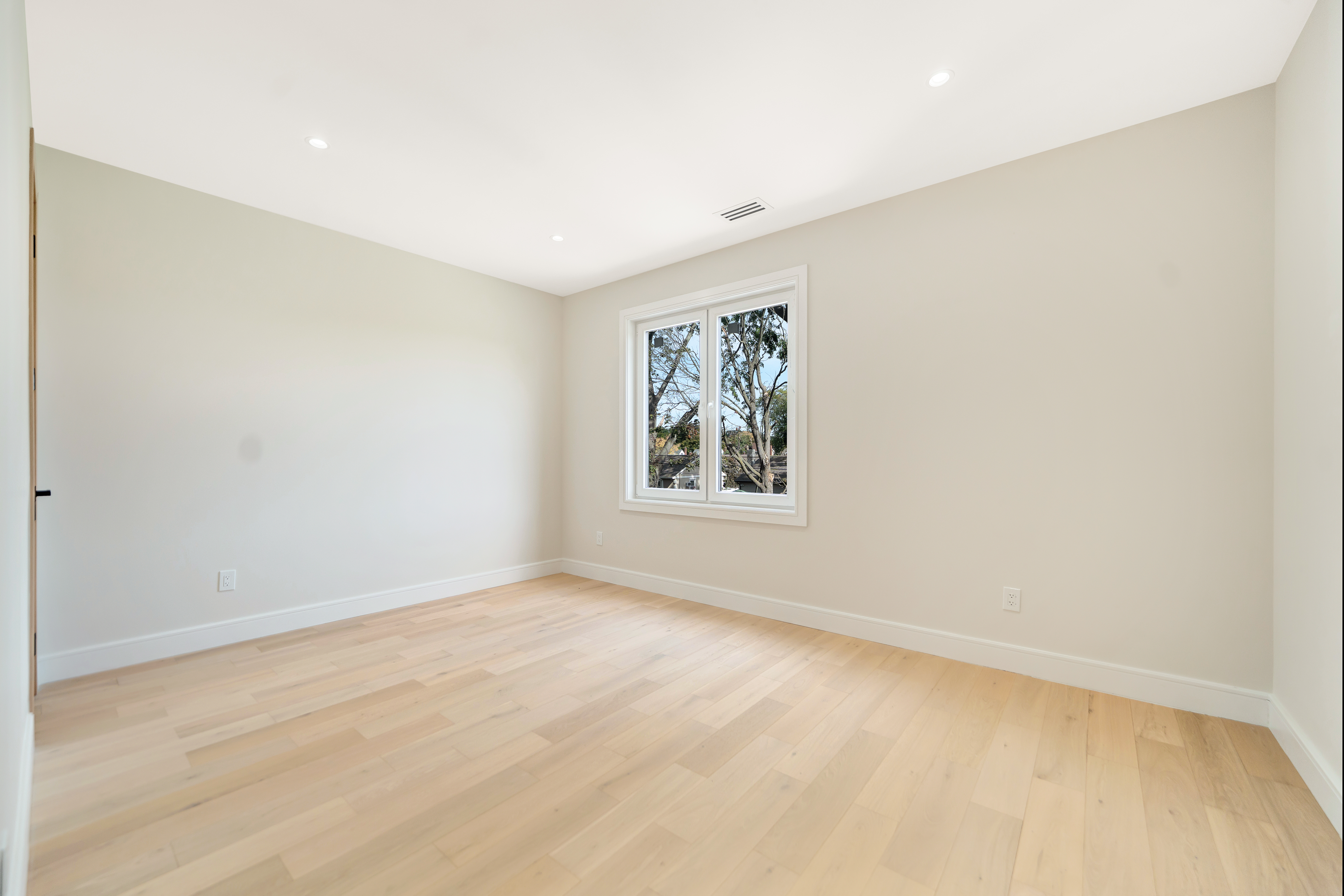  748 Carman Avenue, Westbury, NY, 11590 - 物件實景