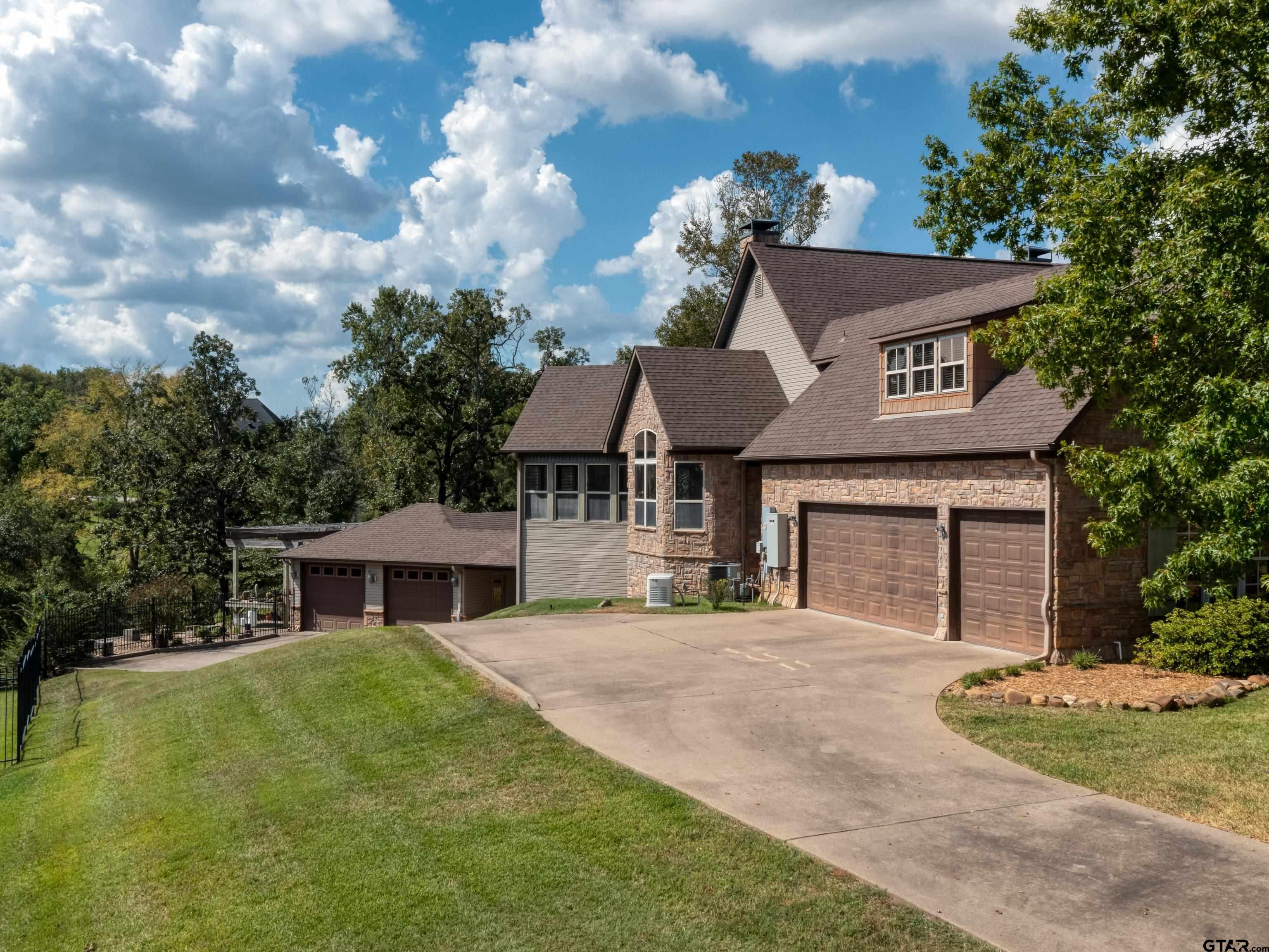 Tyler, Texas, 75703, United States, 4 Bedrooms Bedrooms, ,6 BathroomsBathrooms,Residential,For Sale,1965330