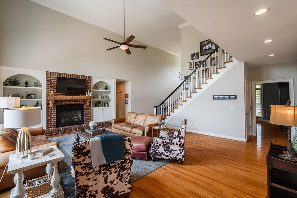 CHATSWORTH, Georgia, 30705, United States, 5 Bedrooms Bedrooms, ,6 BathroomsBathrooms,Residential,For Sale,1846610
