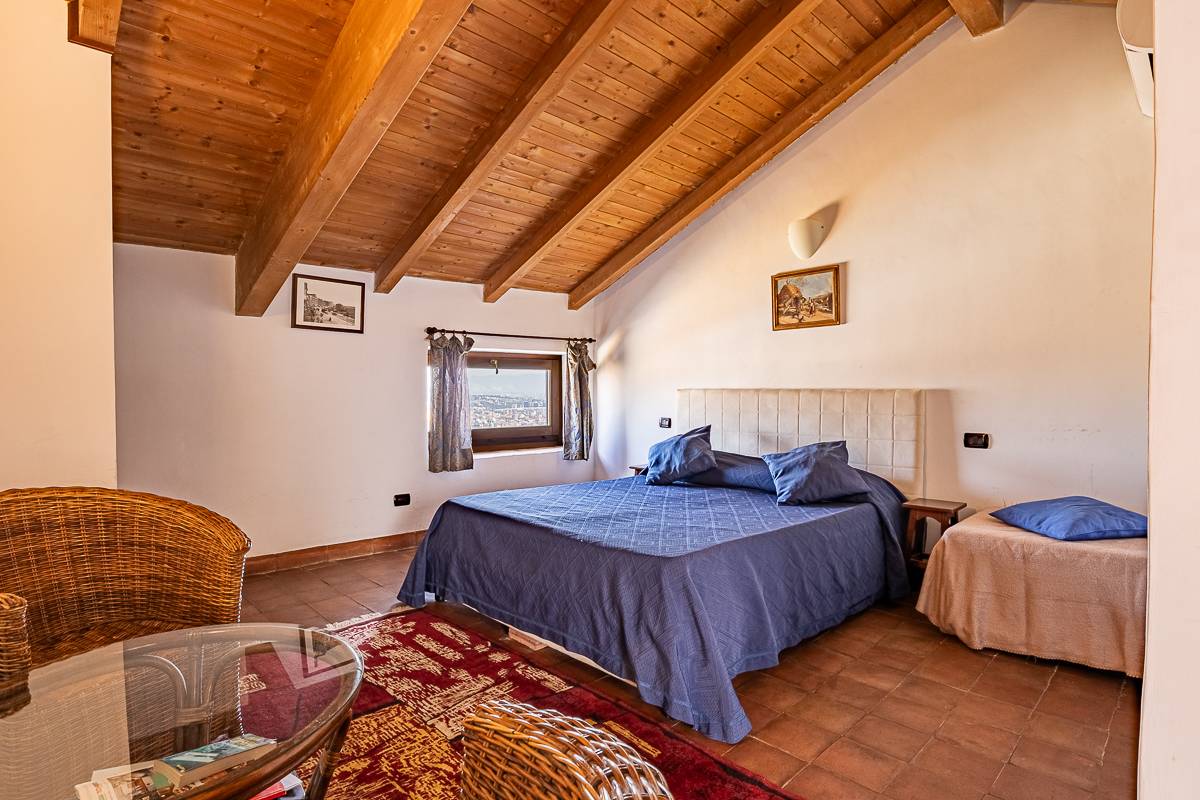 Napoli, Napoli, 80100, IT, 6 Bedrooms Bedrooms, ,6 BathroomsBathrooms,Residential,For Sale,1991925