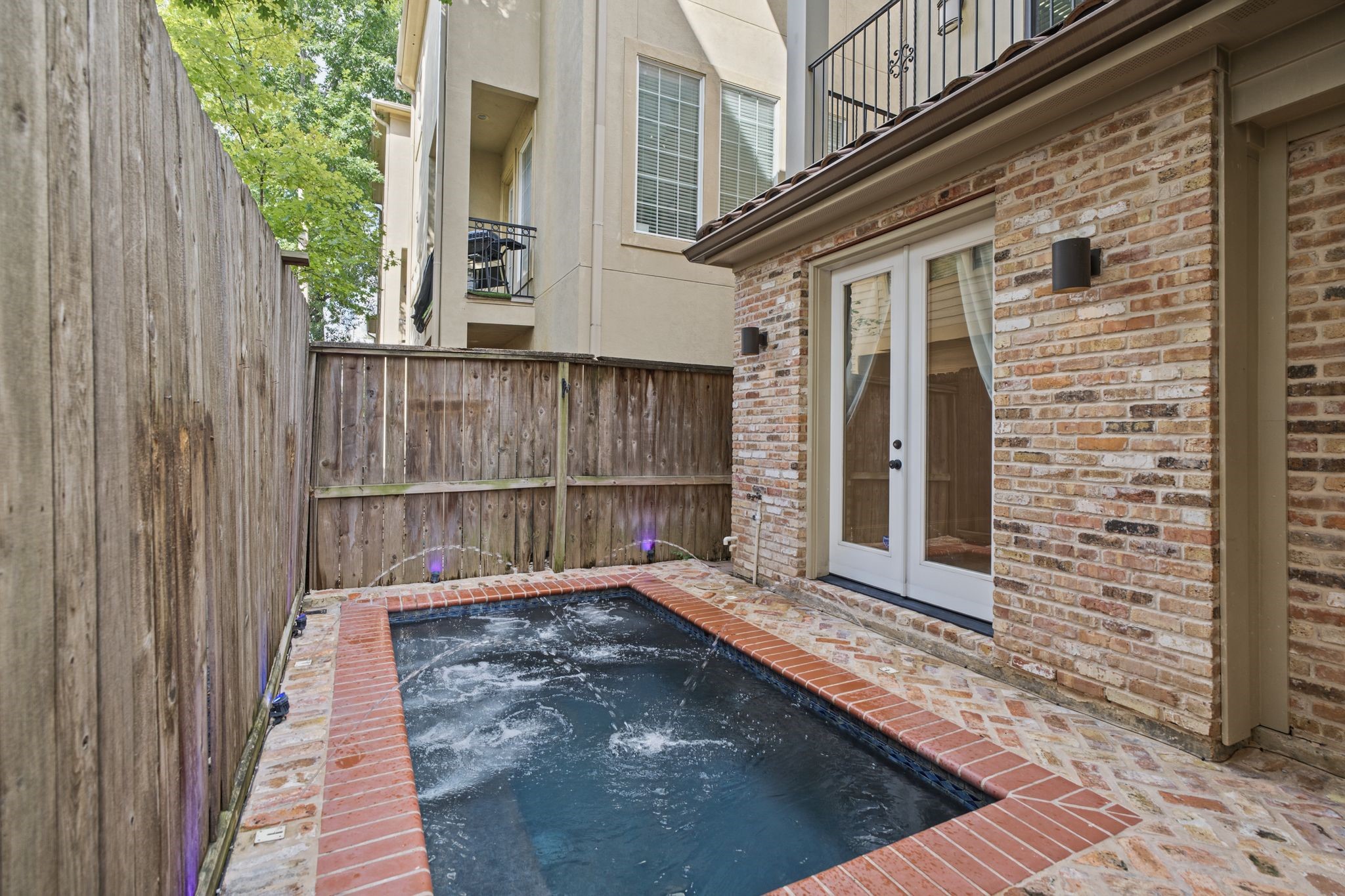  4122 Floyd Street A - 物件實景