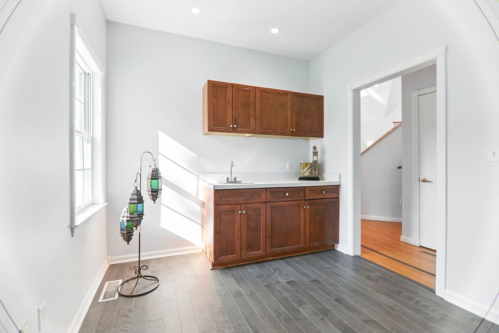 Westfield, Massachusetts, 01085, United States, 4 Bedrooms Bedrooms, ,3 BathroomsBathrooms,Residential,For Sale,1942003