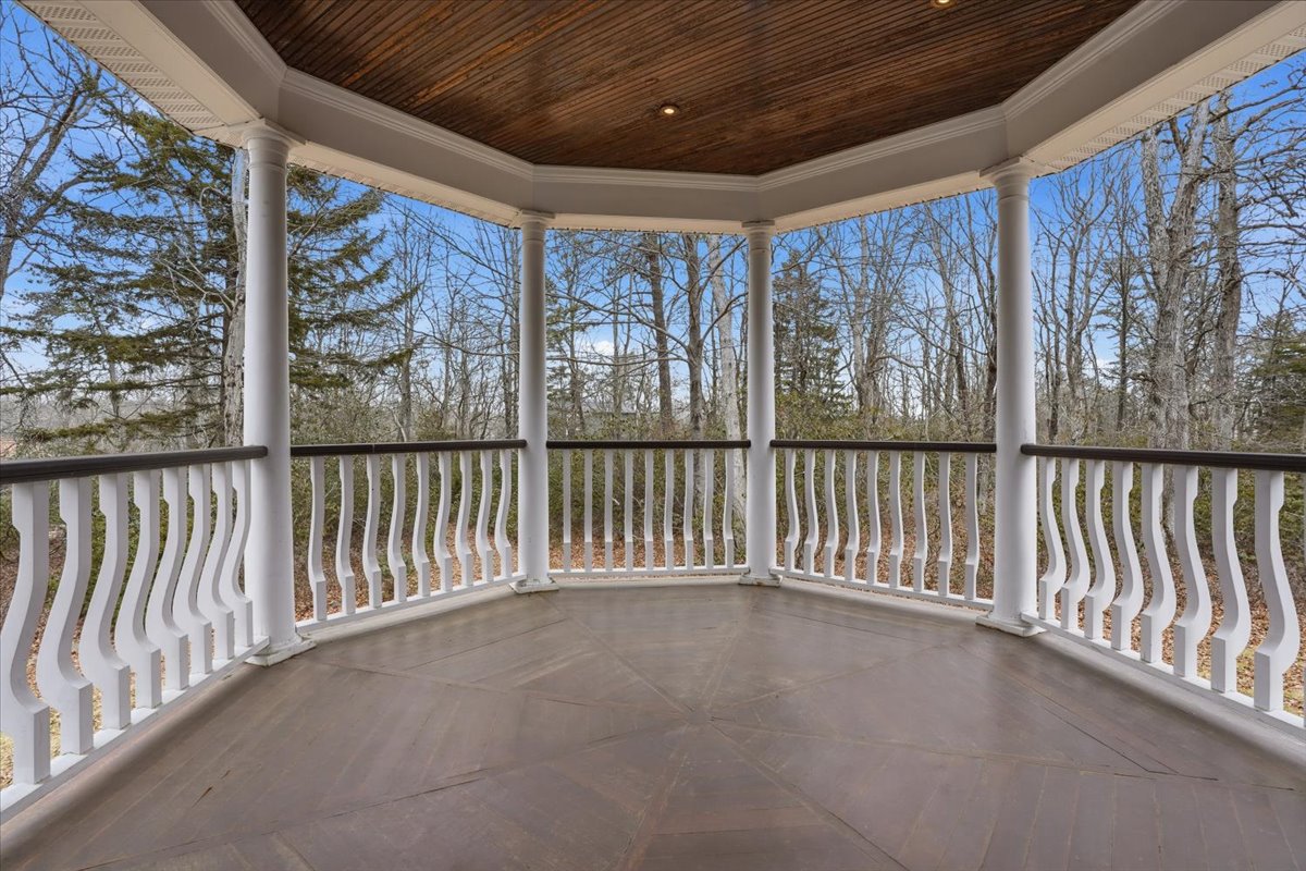 Milford, Pennsylvania, 18337, United States, 4 Bedrooms Bedrooms, ,3 BathroomsBathrooms,Residential,For Sale,2013781