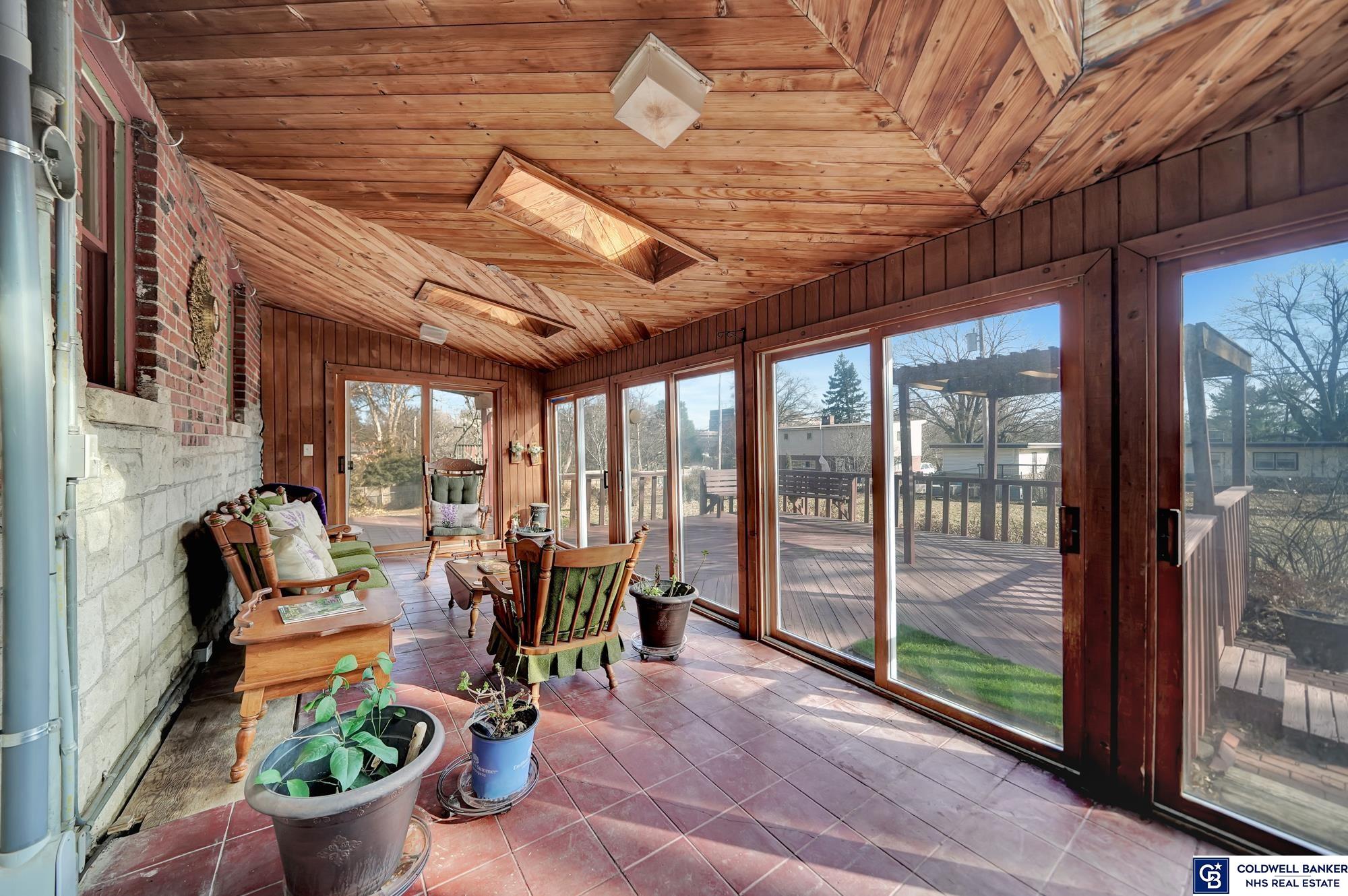 Lincoln, Nebraska, 68510, United States, 6 Bedrooms Bedrooms, ,2 BathroomsBathrooms,Residential,For Sale,1796246