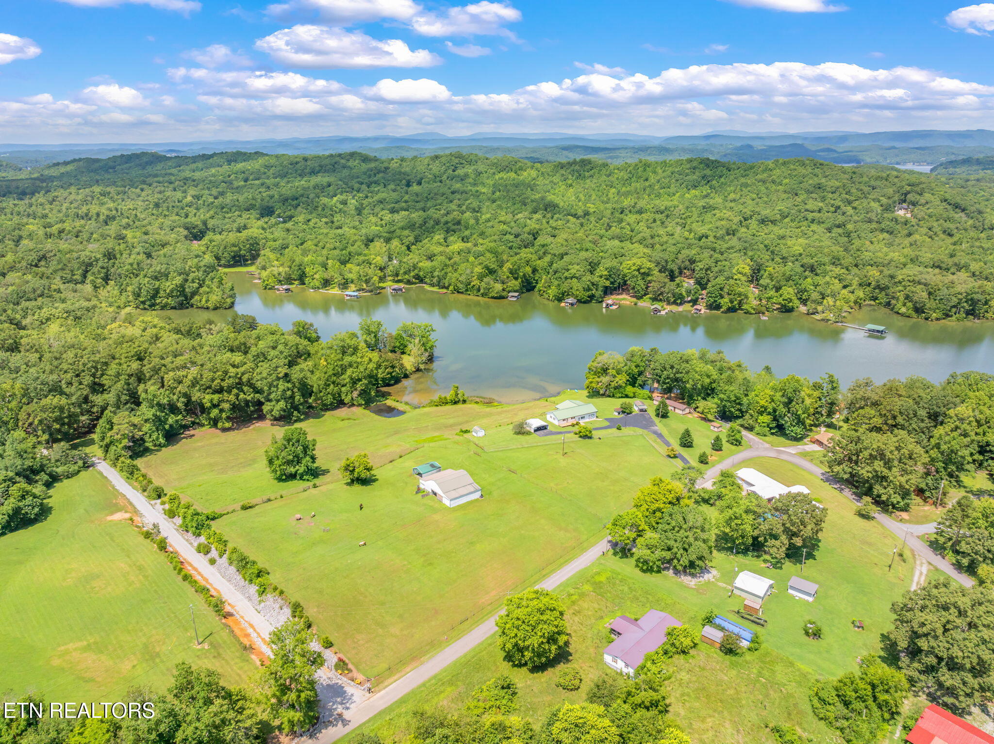 Kingston, Tennessee, 37763, United States, 3 Bedrooms Bedrooms, ,2 BathroomsBathrooms,Residential,For Sale,1891153