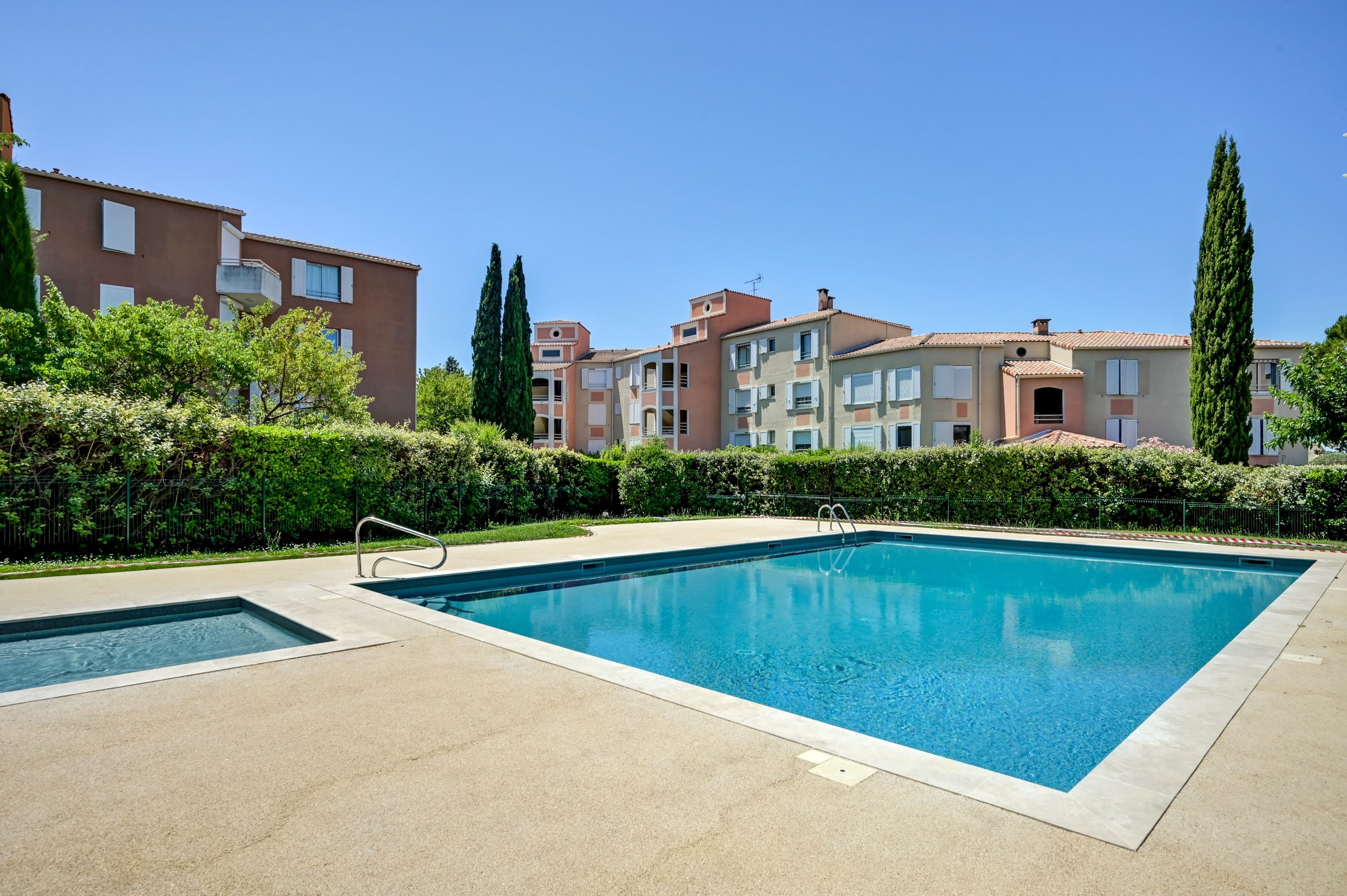  Spacious Apartment with Terrace and Open View – Parc de la Torse - 物件實景