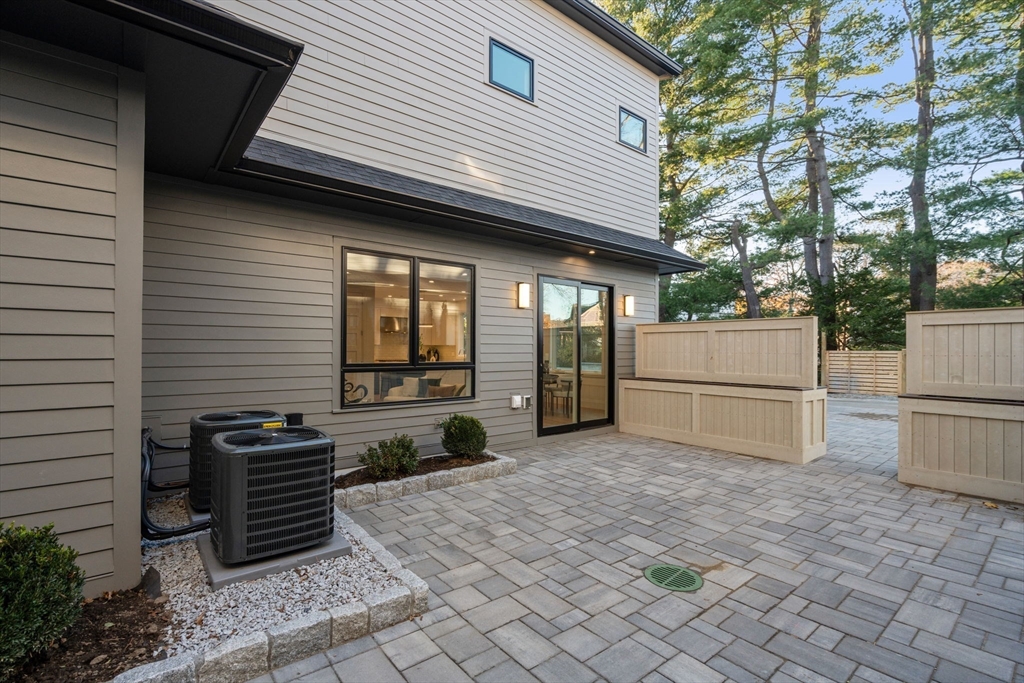 Newton, Massachusetts, 02461, United States, 5 Bedrooms Bedrooms, ,5 BathroomsBathrooms,Residential,For Sale,1995972