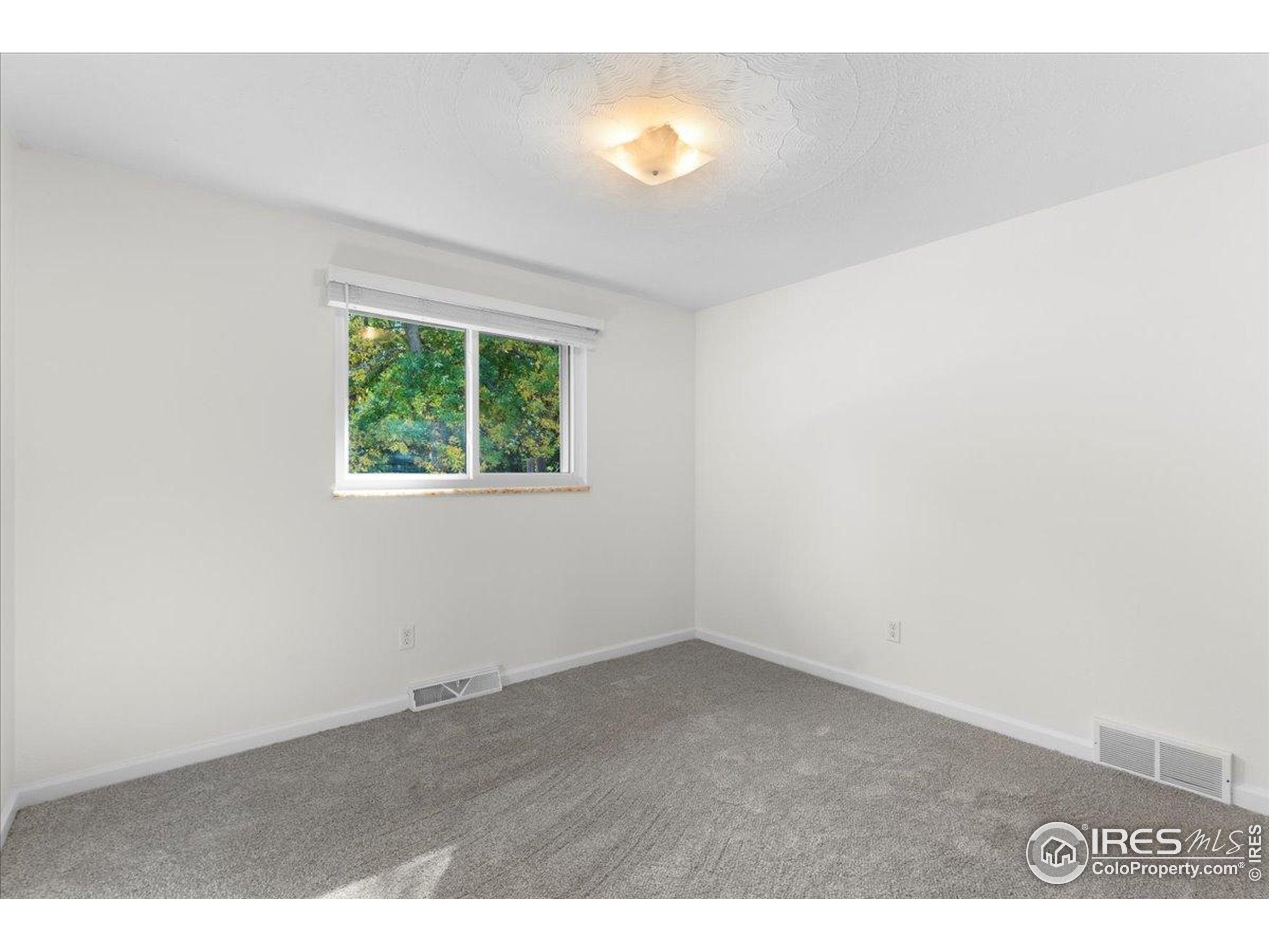 Loveland, Colorado, 80538, United States, 5 Bedrooms Bedrooms, ,1 BathroomBathrooms,Residential,For Sale,1988384