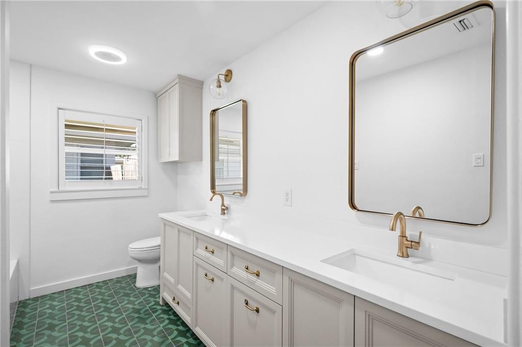 Corpus Christi, Texas, 78411, United States, 4 Bedrooms Bedrooms, ,3 BathroomsBathrooms,Residential,For Sale,1903514