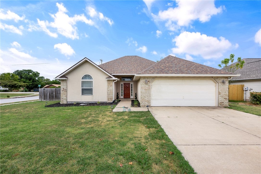 Lavona Ln, Siloam Springs, AR 72761