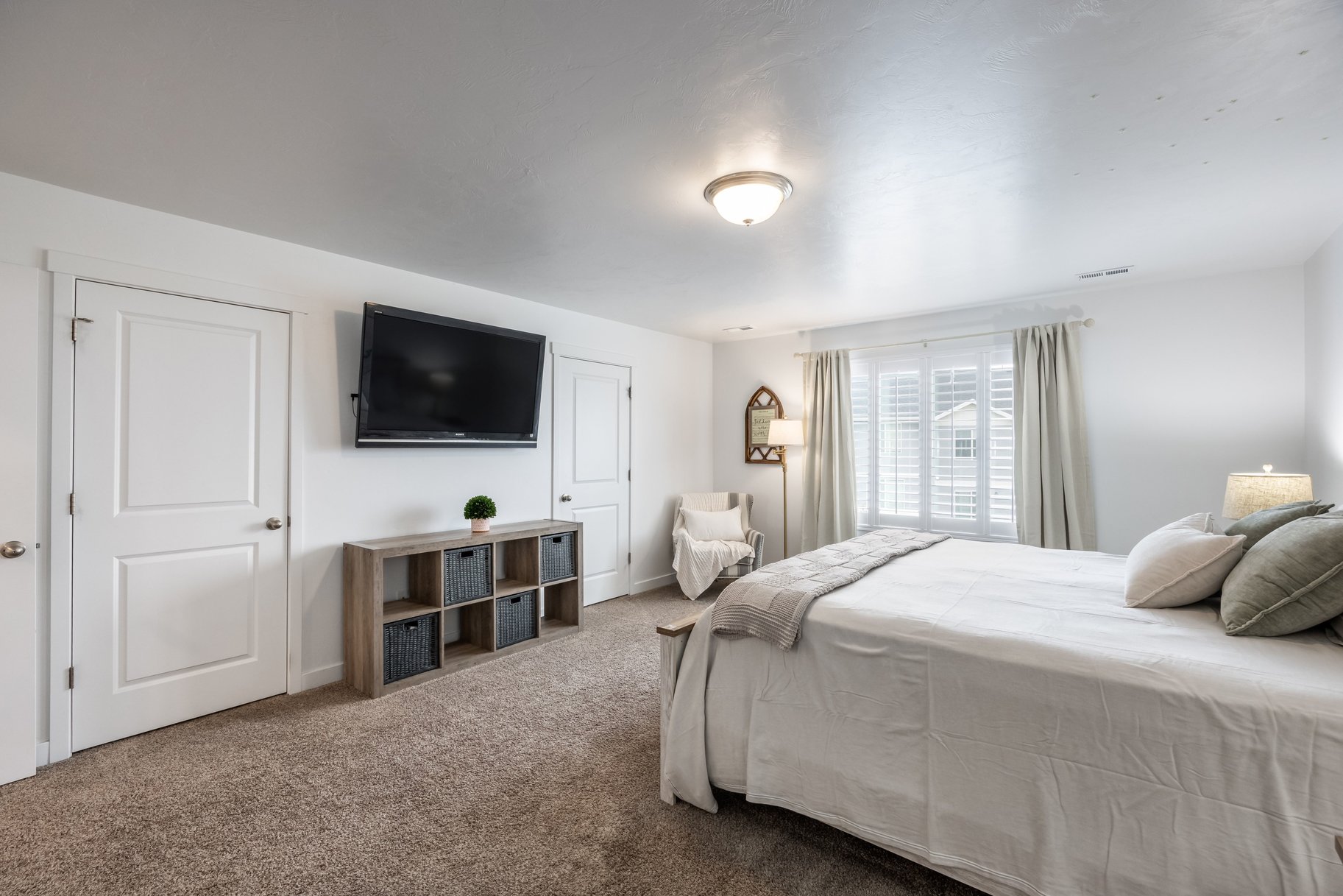  Standout Townhome with Finished Basement & Extras - 物件實景