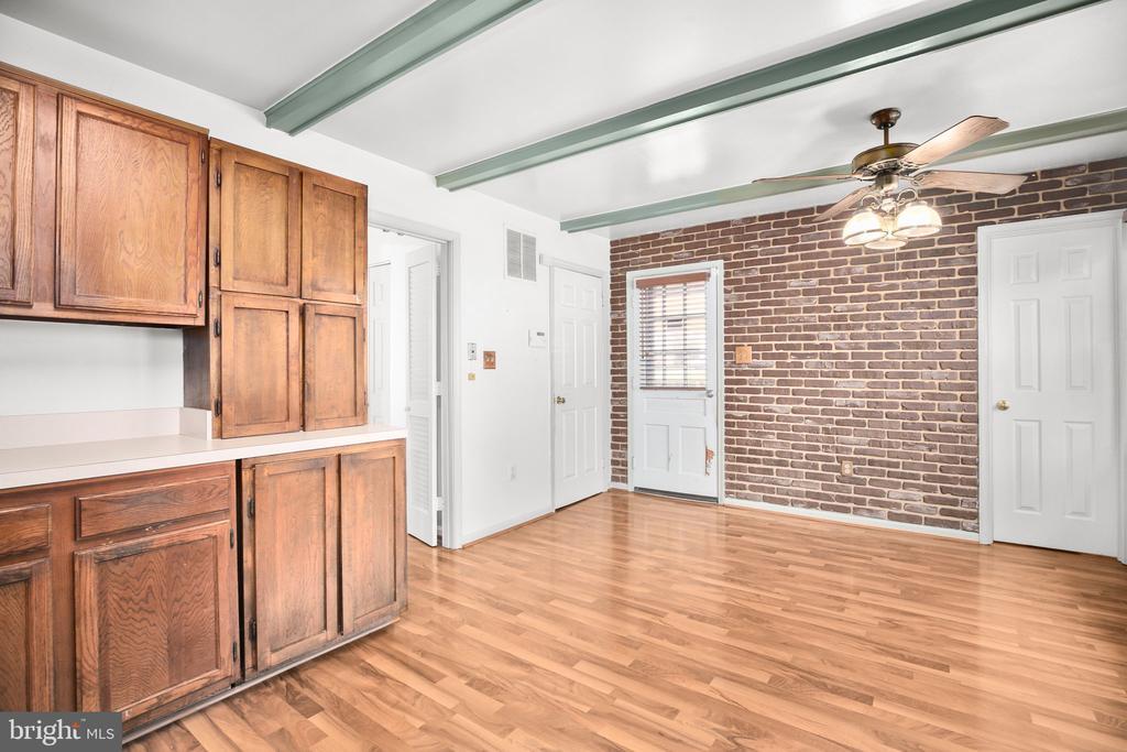 Springfield, Virginia, 22153, United States, 4 Bedrooms Bedrooms, ,4 BathroomsBathrooms,Residential,For Sale,1992836