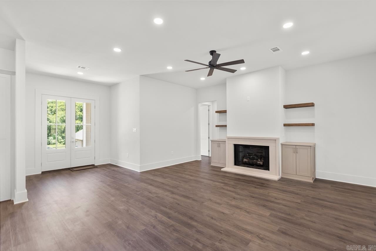 Benton, Arkansas, 72019, United States, 5 Bedrooms Bedrooms, ,4 BathroomsBathrooms,Residential,For Sale,1982285