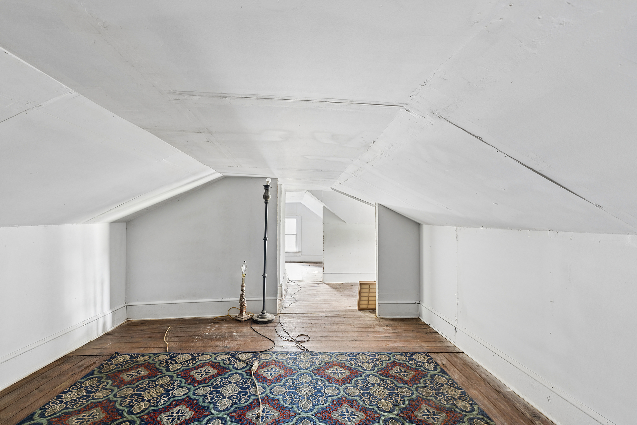  Charming Bungalow Offers Flexible Living Spaces and Impressive 0.6+/- Acre Lot - 物件實景
