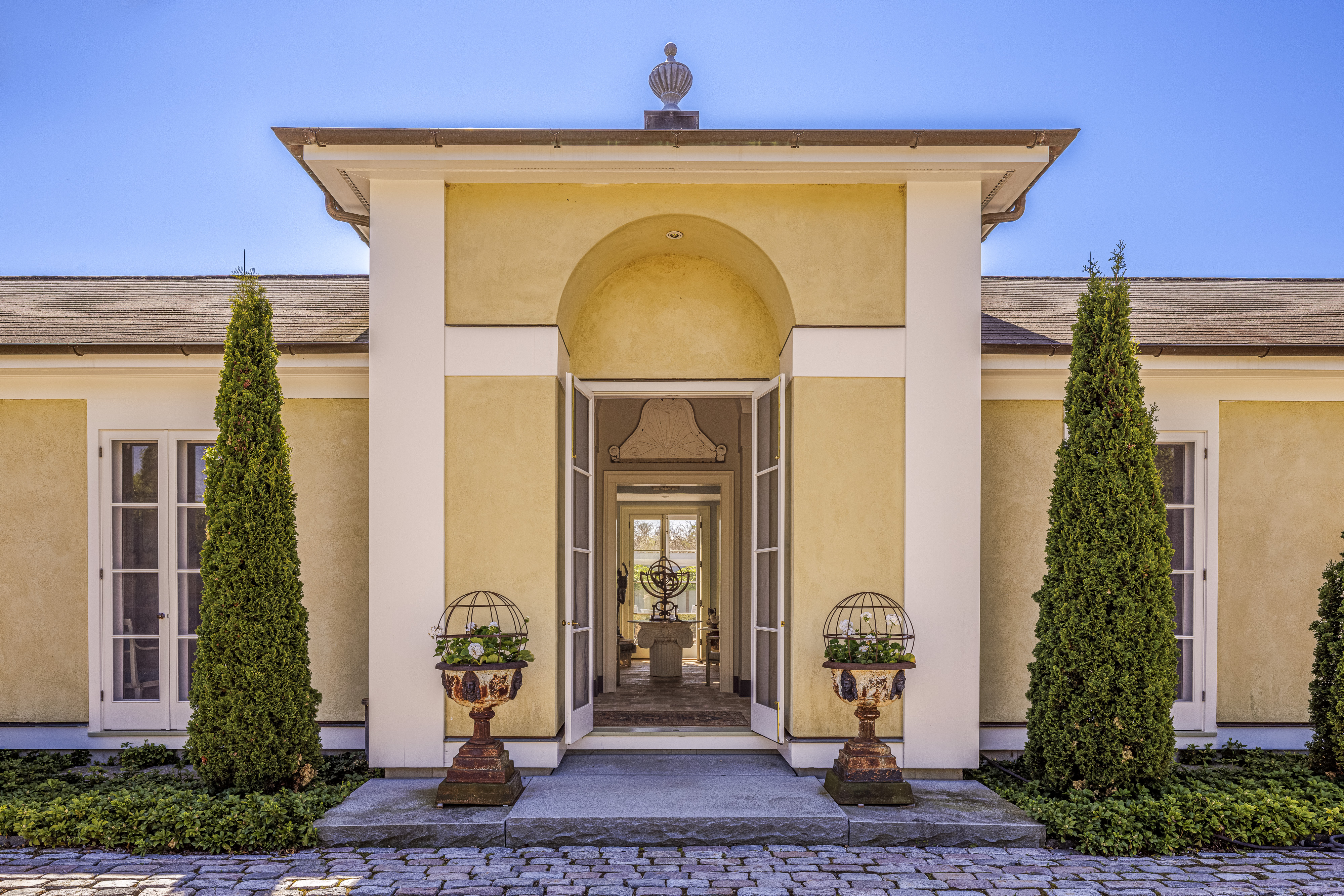 Exquisite Contemporary Neoclassical Villa on Seven Acres with Sweeping Rural Vie - 物件實景
