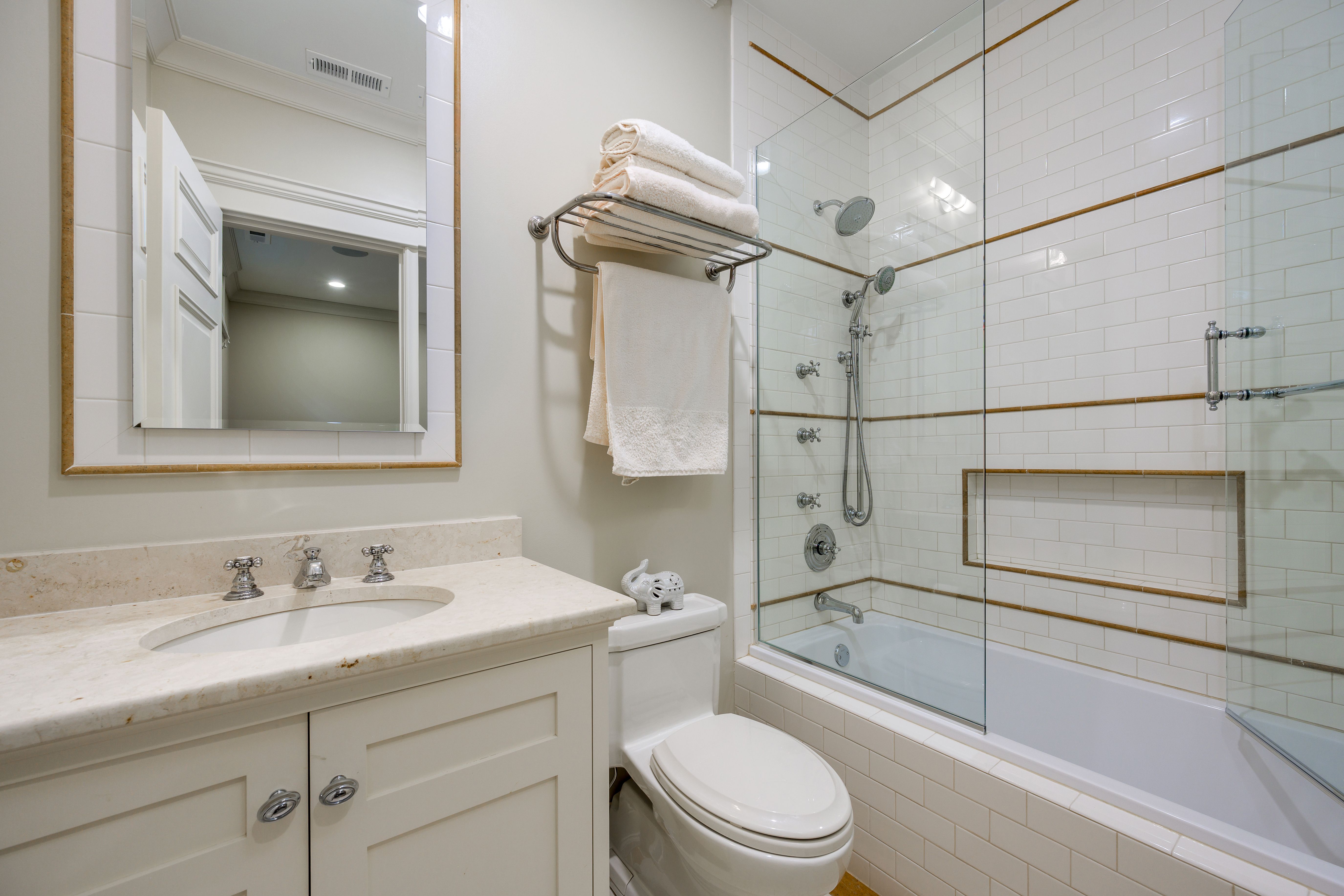  Impeccably Maintained Single-Family Residence on Lake Shore Drive - 物件實景