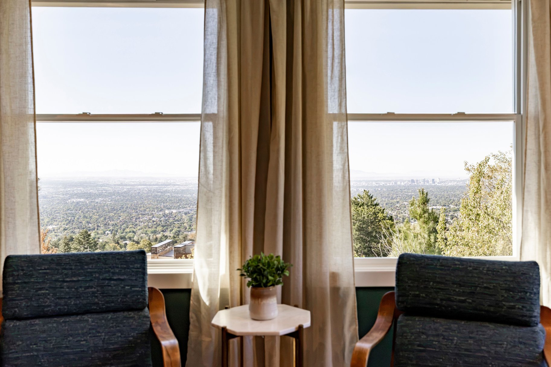  Renovated Olympus Cove Rambler with Sweeping Valley Views - 物件實景