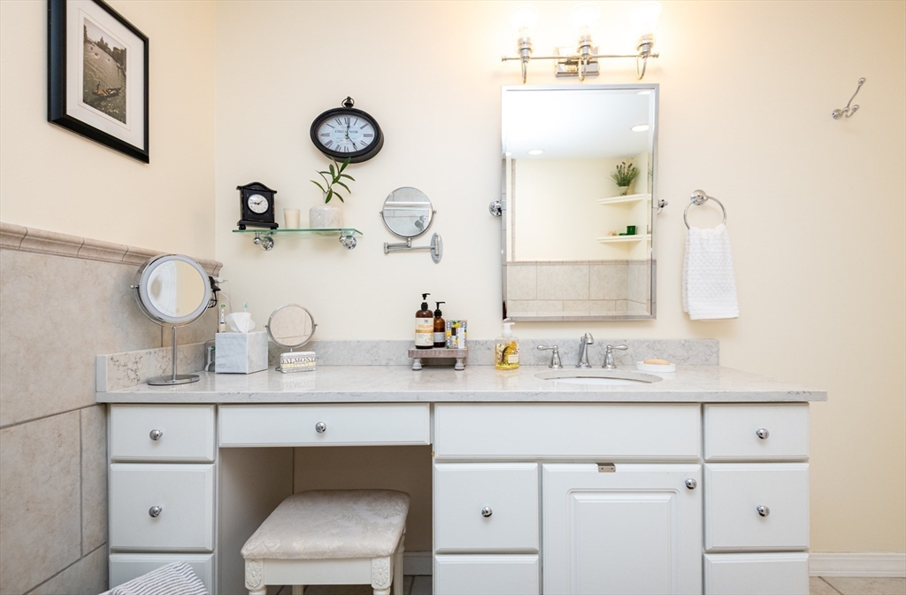 Seabrook, New Hampshire, 03874, United States, 3 Bedrooms Bedrooms, ,2 BathroomsBathrooms,Residential,For Sale,1989361