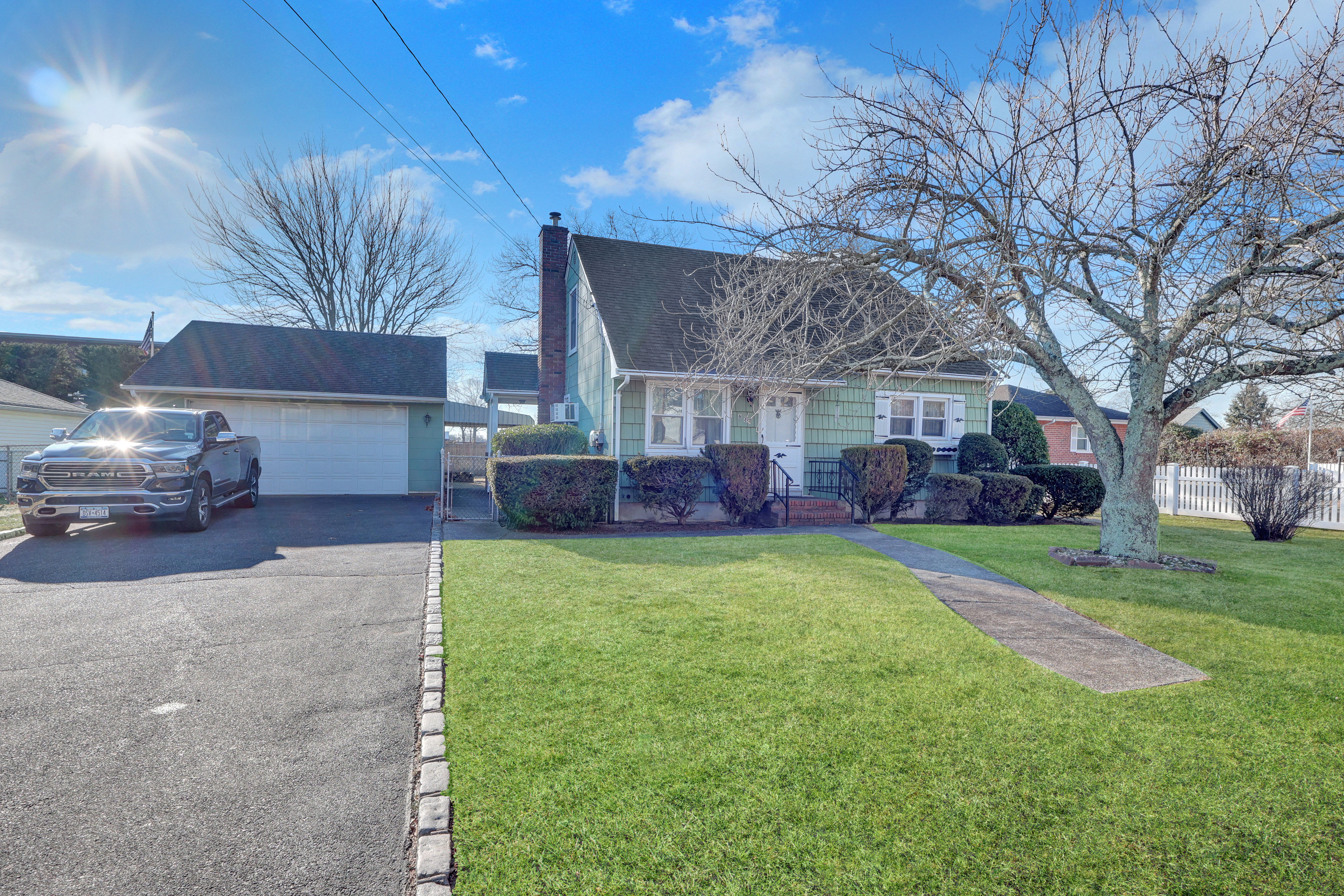 West Babylon, New York, 11704, United States, 4 Bedrooms Bedrooms, ,2 BathroomsBathrooms,Residential,For Sale,2010725