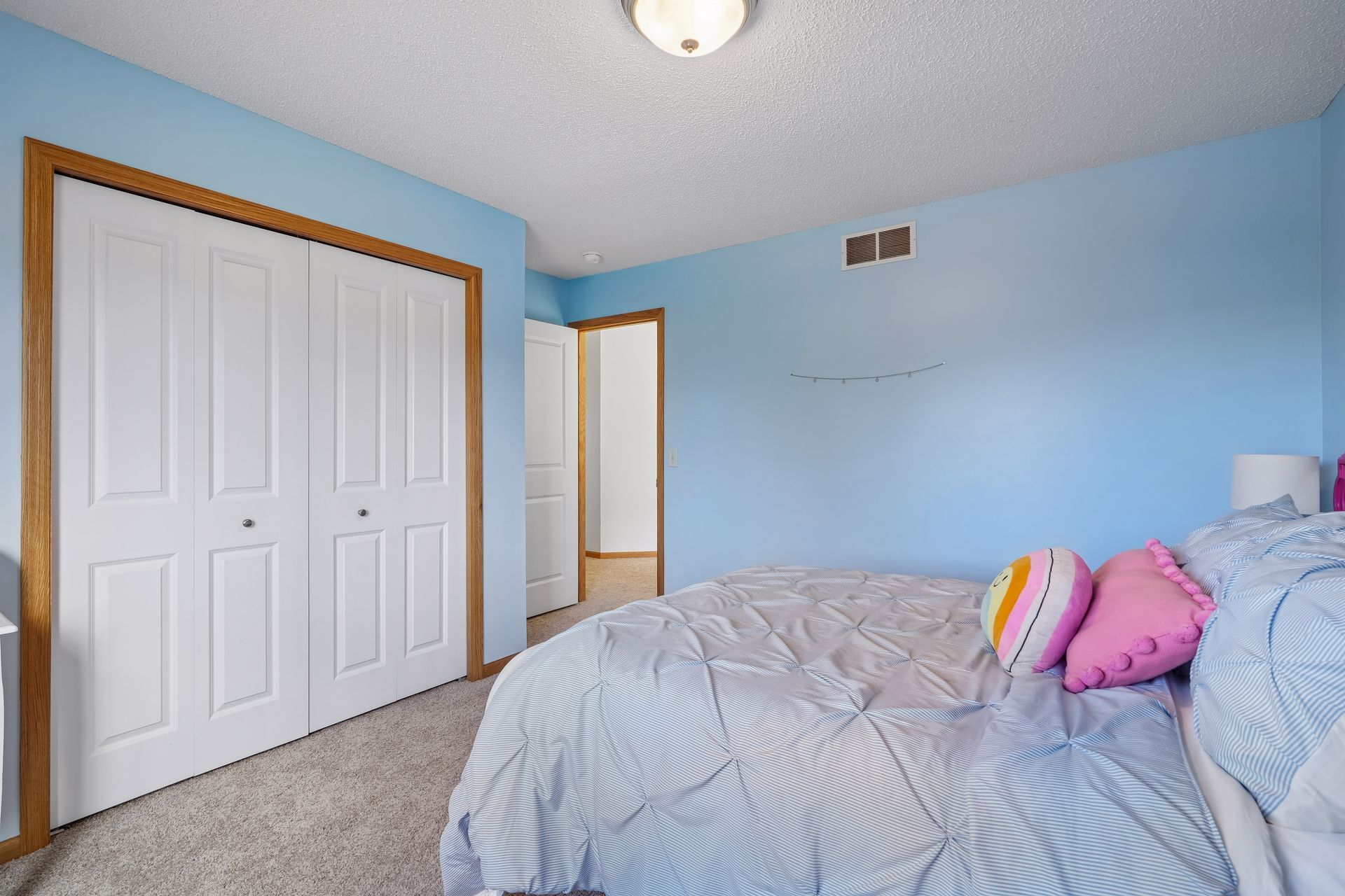  Beautifully Refreshed Home With Expansion Potential in Minnetrista - 物件實景