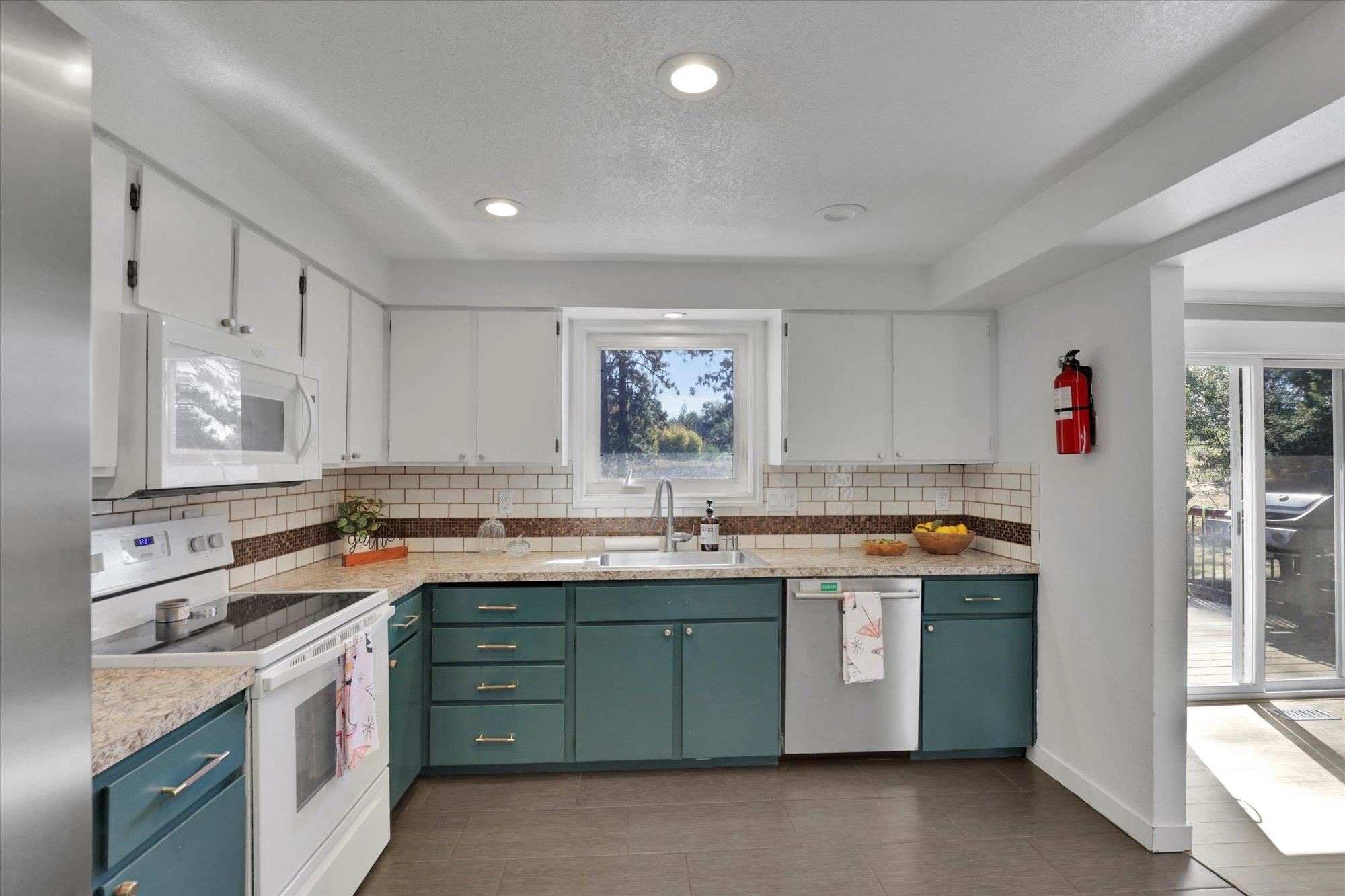 Mead, Washington, 99021, United States, 6 Bedrooms Bedrooms, ,3 BathroomsBathrooms,Residential,For Sale,1958324