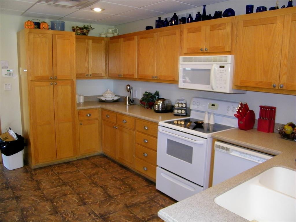 Fort Gibson, Oklahoma, 74434, United States, 2 Bedrooms Bedrooms, ,3 BathroomsBathrooms,Residential,For Sale,1982810