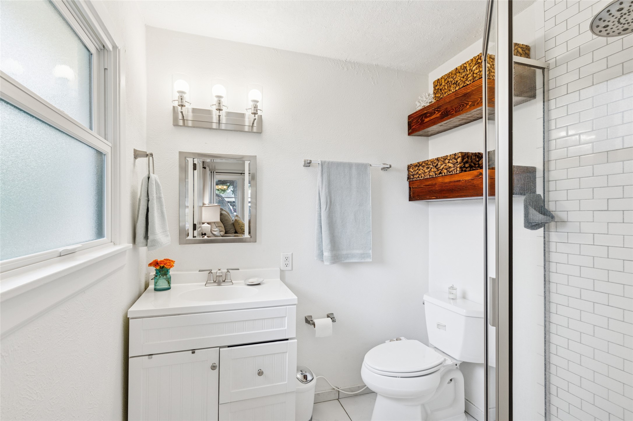 Fort Worth, Texas, 76116, United States, 4 Bedrooms Bedrooms, ,2 BathroomsBathrooms,Residential,For Sale,1957427