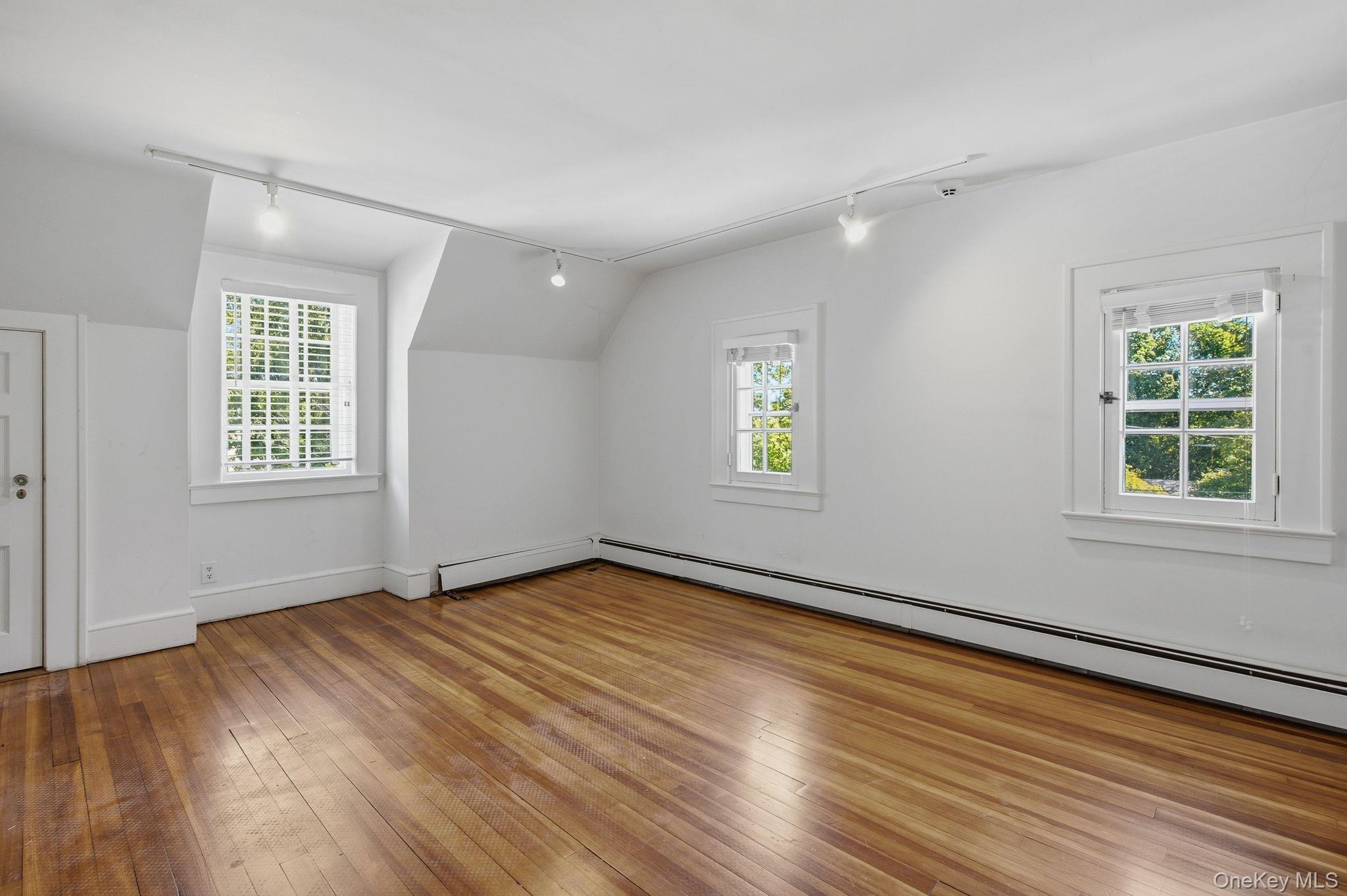  75 Dewey Street, Huntington, NY, 11743 - 物件實景